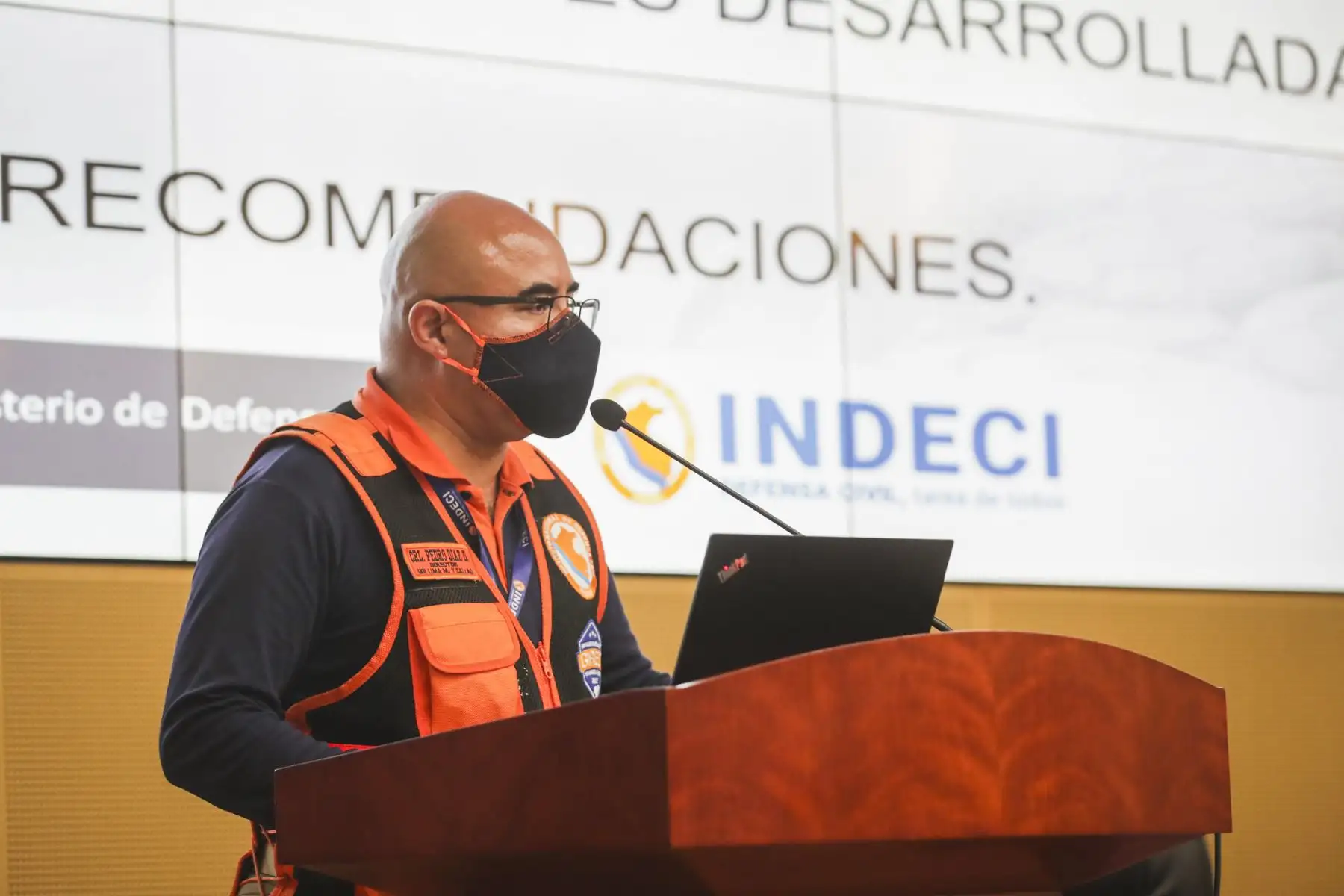 Ministro de Defensa, José Luis Gavidia participa en la reunión de coordinación para abordar las acciones de limpieza y descolmatación de puntos críticos de la parte baja de la cuenca del río Chillón  frente a la temporada de lluvias.
Foto: Mindef