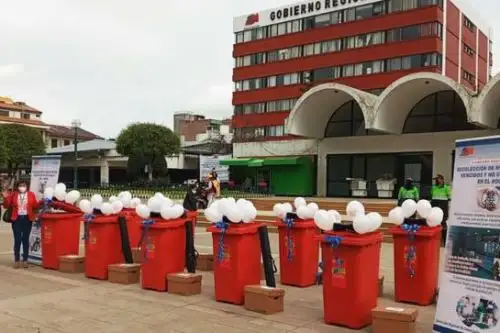 Los contenedores para el acopio de los medicamentos vencidos evitará el consumo de estos productos o que sean desechados a la basura y personas inescrupulosas los reciclen. Foto: ANDINA/Minsa