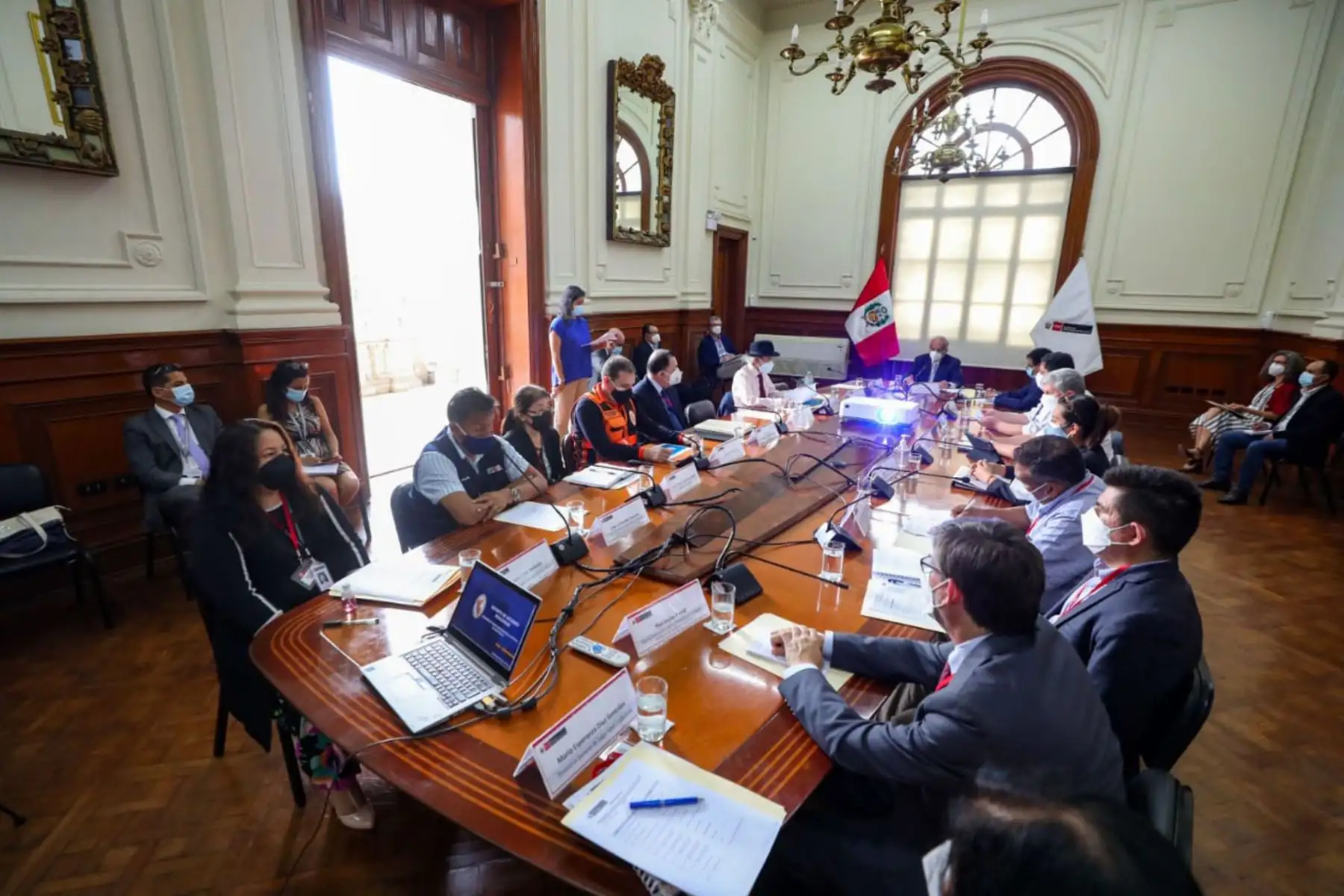 Se inició sesión del Conagerd, liderada por el presidente del Consejo de Ministros,  Aníbal Torres, con participación de ministros, viceministros, representantes de sectores y de entidades técnicas para revisar las acciones realizadas por el Gobierno frente al derrame de petróleo de Repsol.
Foto: PCM