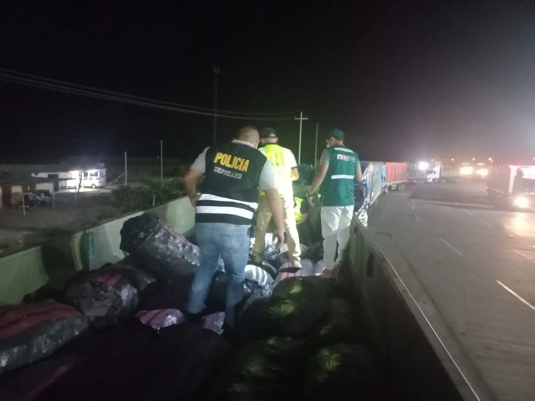 Lambayeque: Serfor decomisa 10 toneladas de carbón de algarrobo de procedencia ilegal.