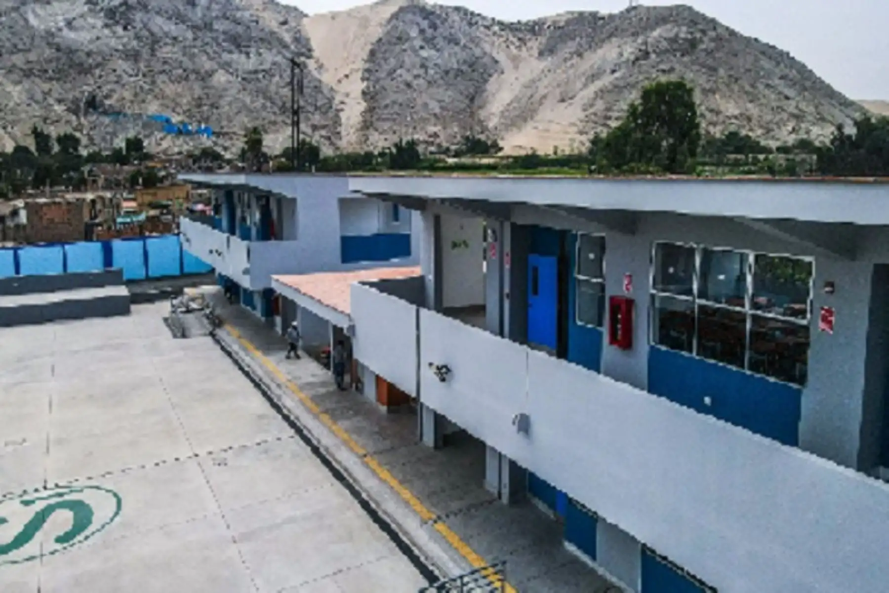 El mayor número de colegios culminados (172 obras) se encuentra en Piura, que fue la región más afectada por el Fenómeno de El Niño Costero. En La Libertad, se finalizaron 146 instituciones educativas, mientras que en Áncash se concluyeron 129 colegios.
