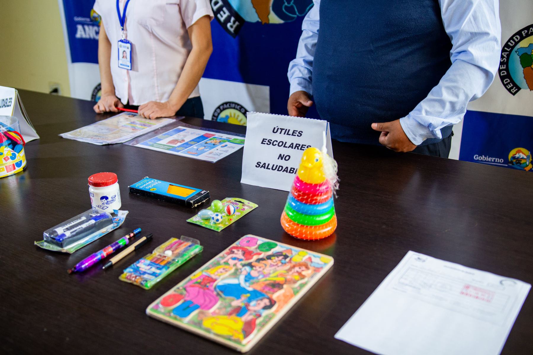 Los especialistas advirtieron que los útiles escolares sin registro sanitario presentan sustancias tóxicas que contienen metales pesados. Foto: ANDINA/Difusión