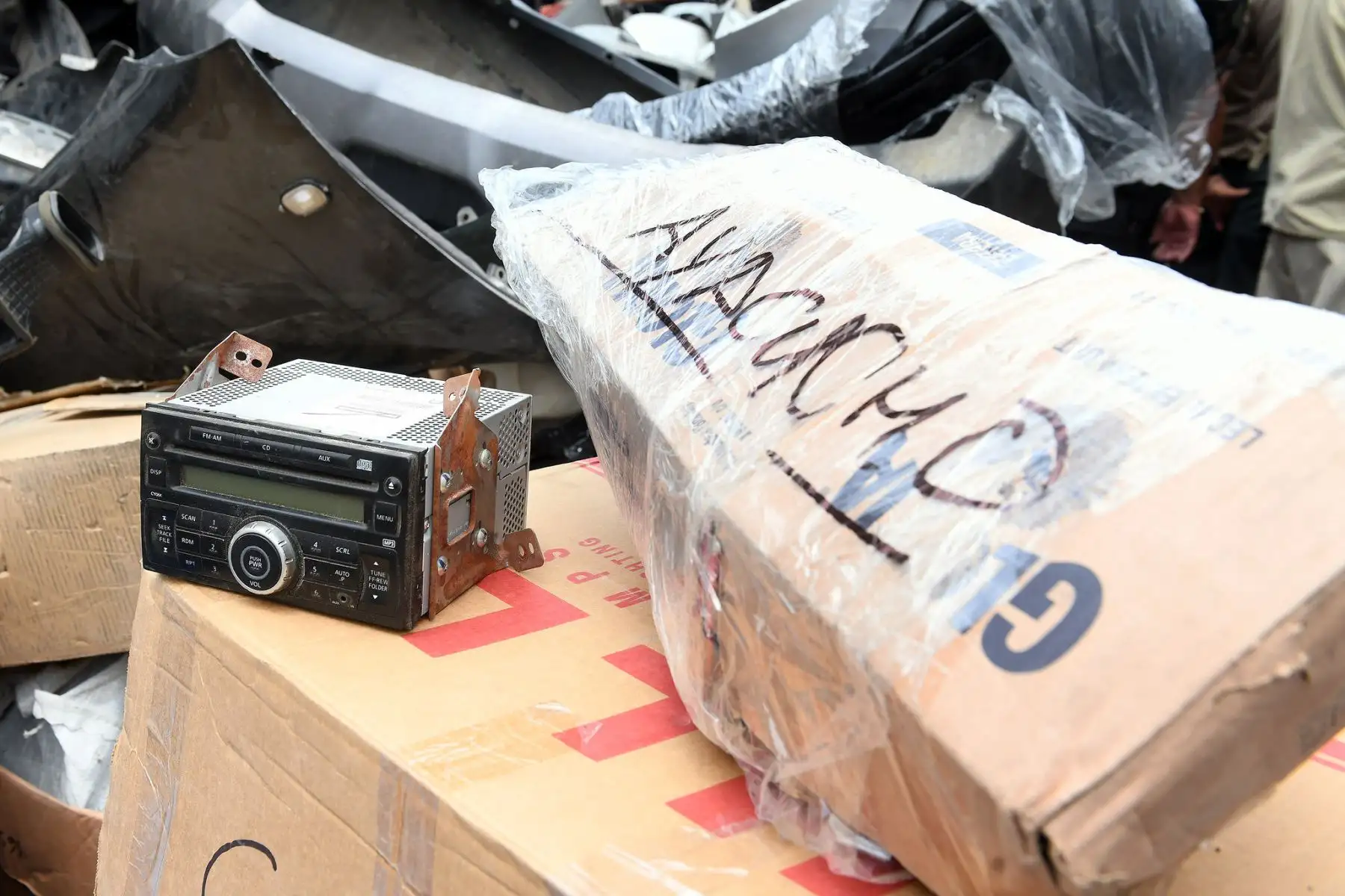 El ministro del Interior, Alfonso Chávarry, supervisó  los resultados del operativo “Cazador 2022” ejecutado por la Policía Nacional del Perú (PNP) en el mercado ilegal de autopartes conocido como “La 50”, en el distrito de Independencia, en el marco del estado de emergencia decretado para Lima y Callao.
Foto: Mininter