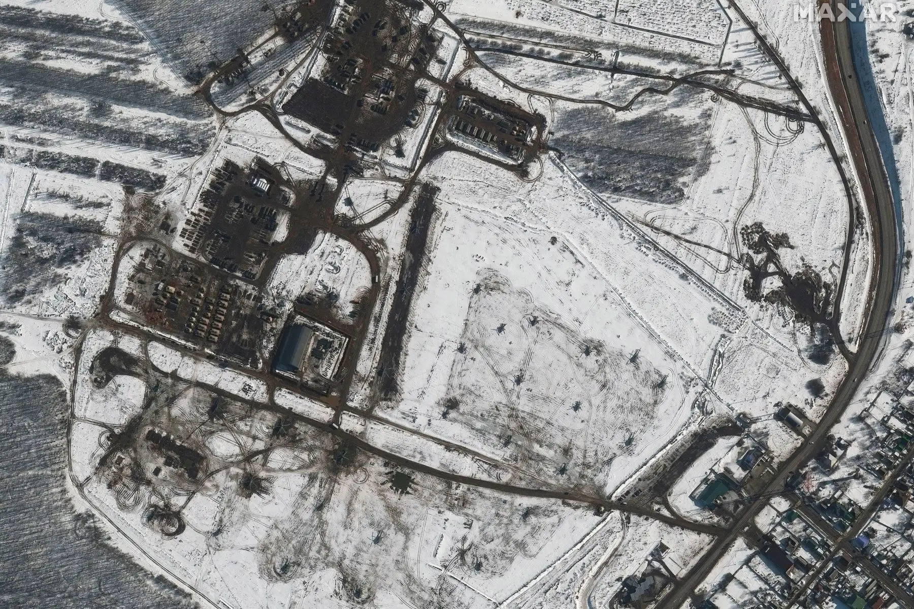 Despliegue de un helicóptero, un grupo de batalla y tropas en Valuyki, Rusia. Foto: AFP