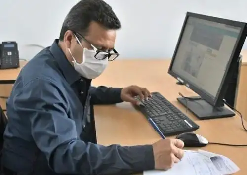 Especialistas de los ministerios de Salud y Educación capacitan a docentes de 10 regiones en el cuidado de la salud mental de niños y adolescentes.