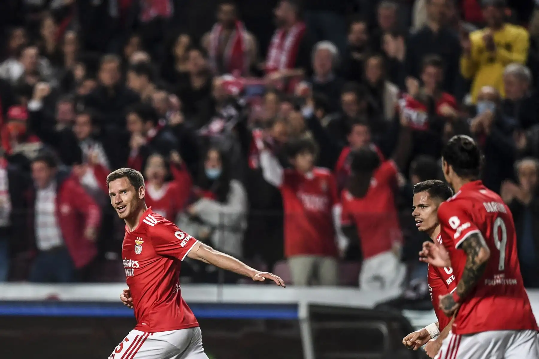 El defensa belga del Benfica, Jan Vertonghen , celebra durante el partido de fútbol de la Liga de Campeones de la UEFA entre el SL Benfica y el Ajax.
Foto: AFP