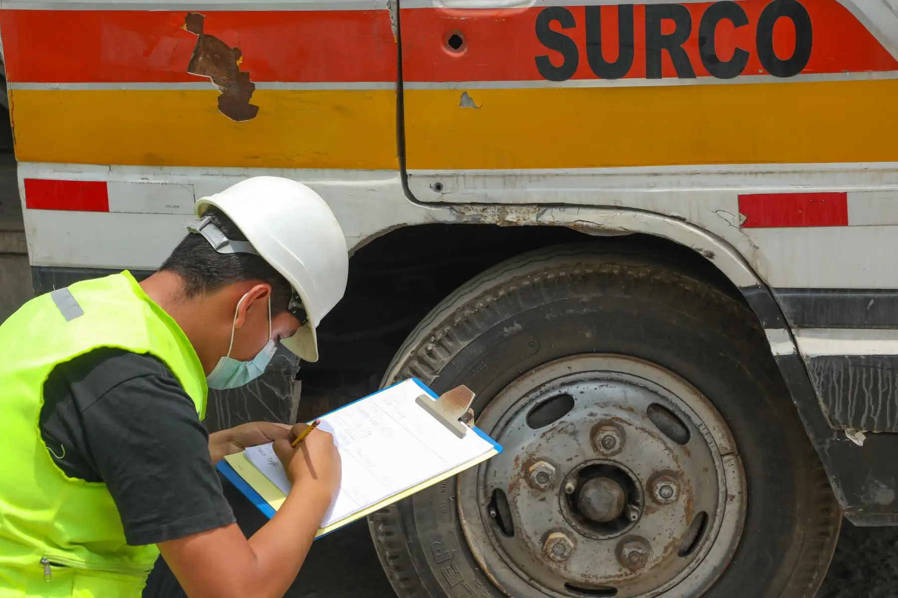 Cabe precisar que todas las etapas de la chatarrización de un vehículo quedarán registradas en línea y en tiempo real, en la Plataforma Nacional de Vehículos Chatarrizados, sistema informático a cargo del MTC.  Además, las entidades de chatarreo, al culminar el proceso, emitirán un certificado con el cual se eliminará su partida del Registro de Propiedad Vehicular. Foto: MTC