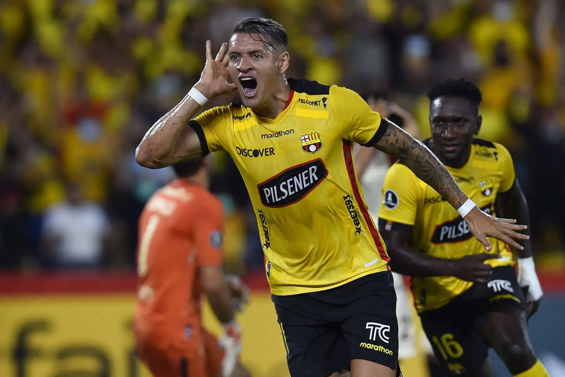 El jugador Carlos Garcés del Barcelona de Ecuador celebra tras  anotar contra Universitario de Perú durante el partido de fútbol de la Copa Libertadores en el estadio Monumental de Guayaquil.
Foto: AFP
