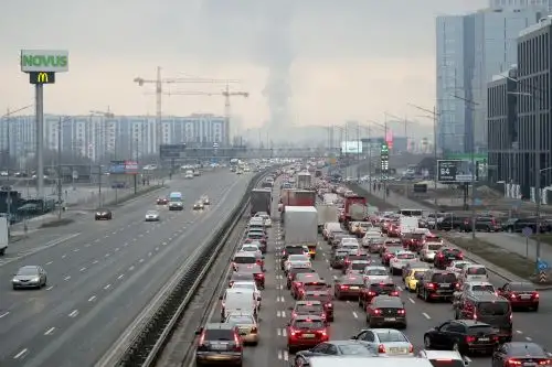 El alcalde de Kiev, Vitali Klitschkó, llamó hoy a los habitantes de la capital a mantener la calma y quedarse en casa. Foto: Efe.