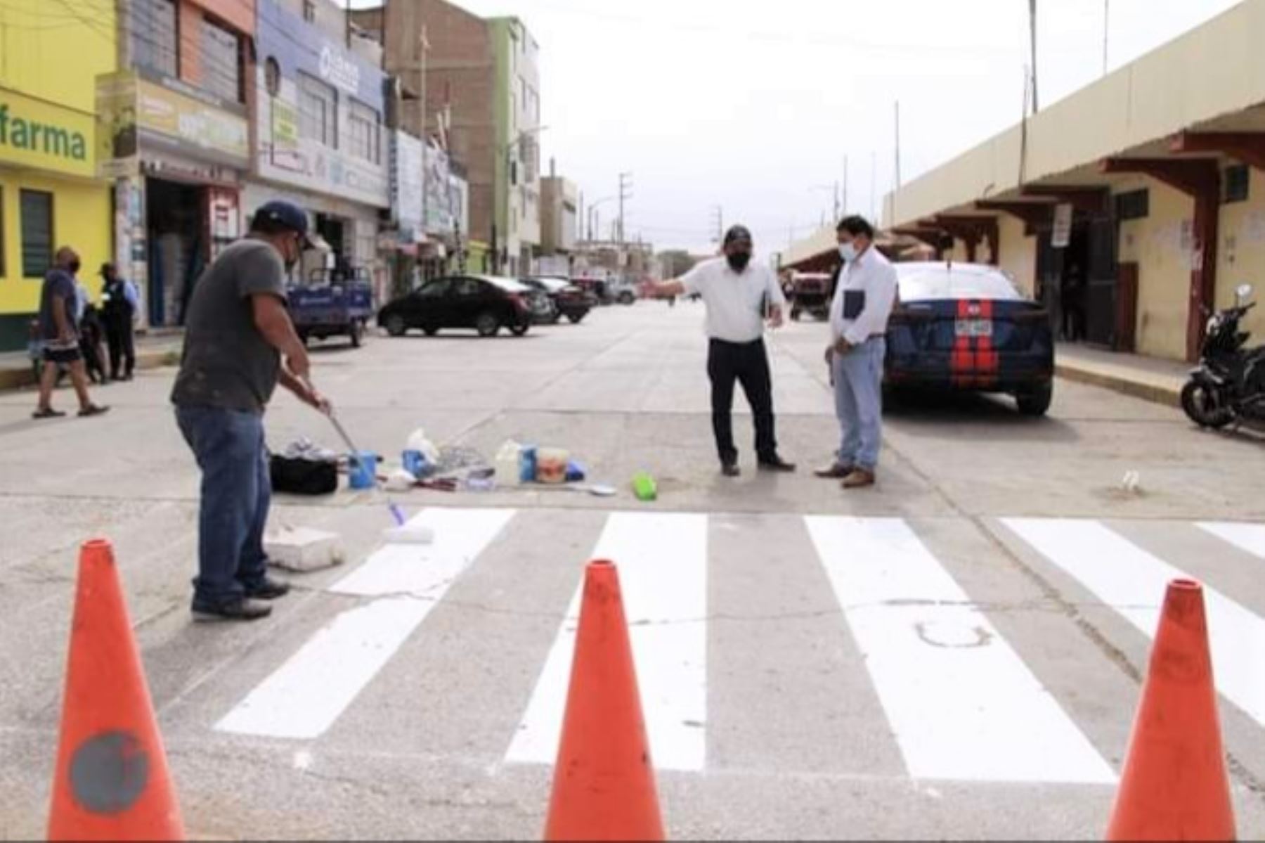 Pintado de señales viales en la ciudad de Lambayeque. Foto: ANDINA/Difusión