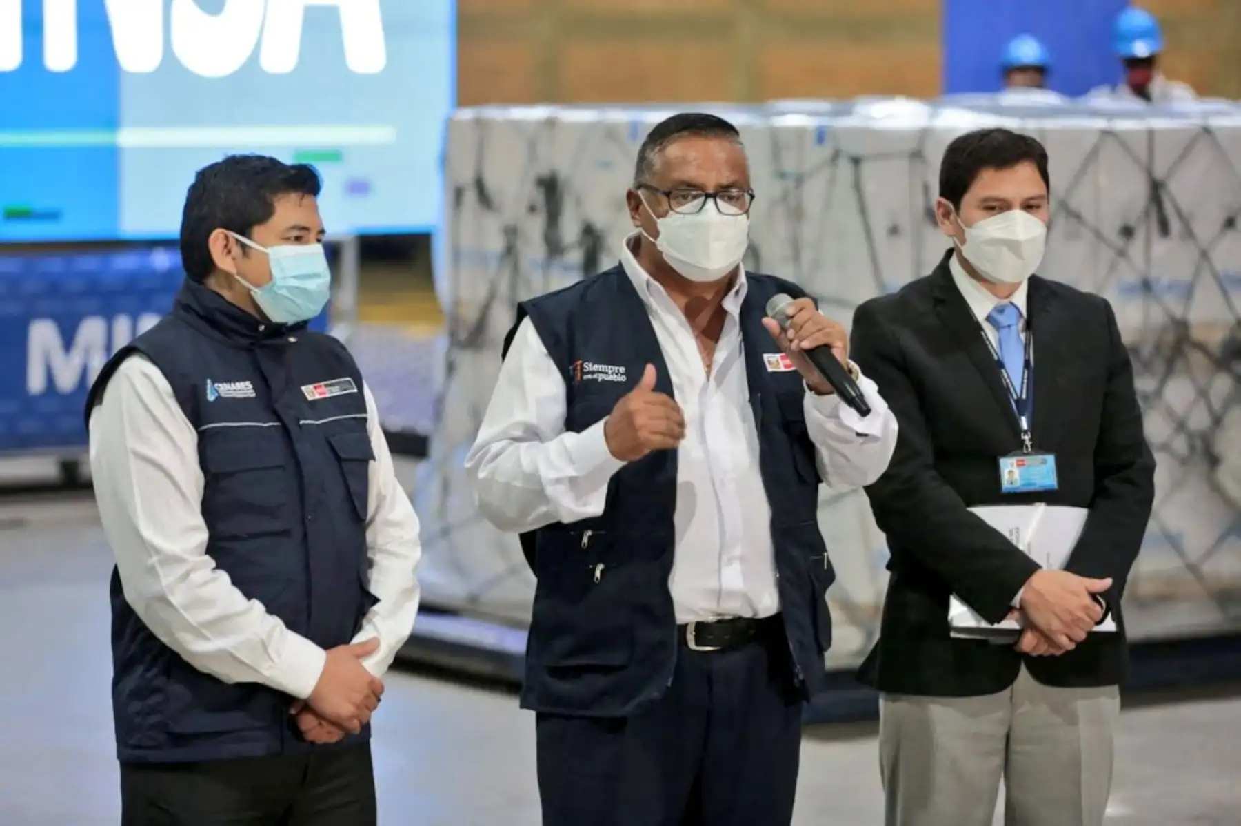 La vacunación no se detiene. Esta noche, el Perú recibió un nuevo lote de 624 000 vacunas pediátricas contra la covid-19 del laboratorio Pfizer para seguir vacunando a las niñas y niños de 5 a 11 años. Foto: Minsa