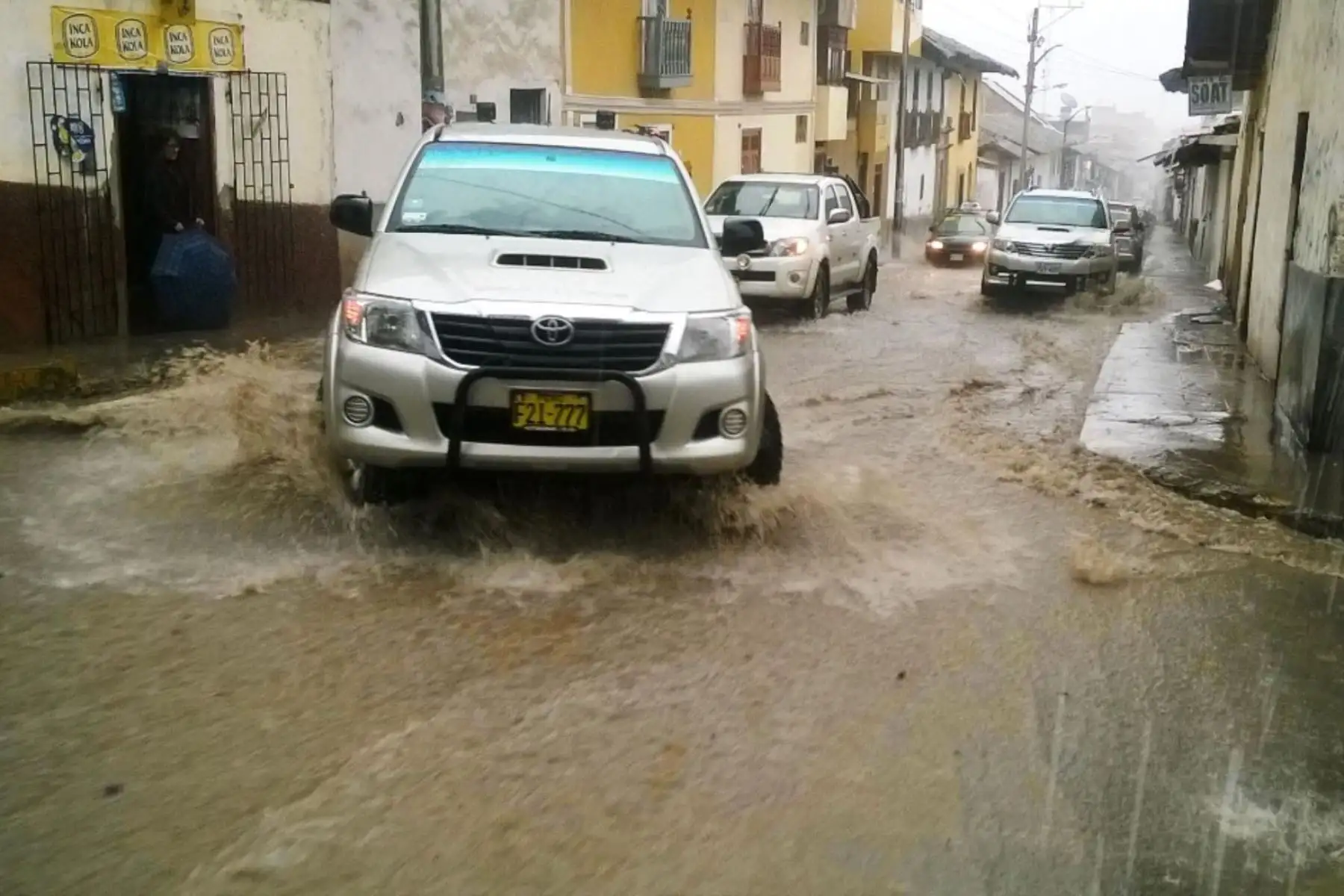 El Senamhi exhorta a las autoridades a adoptar medidas de prevención para evitar daños personales y materiales.