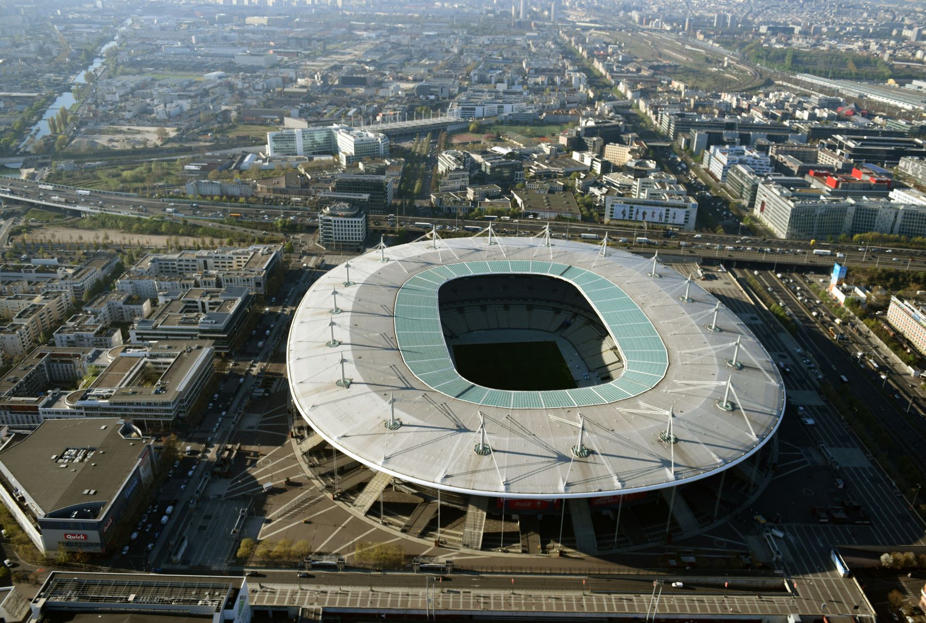 Ningún club tiene fijada su sede en este inmenso estadio situado en el municipio de Saint-Denis, al norte de la capital francesa, por lo que sus puertas se abren para grandes citas. Foto: AFP