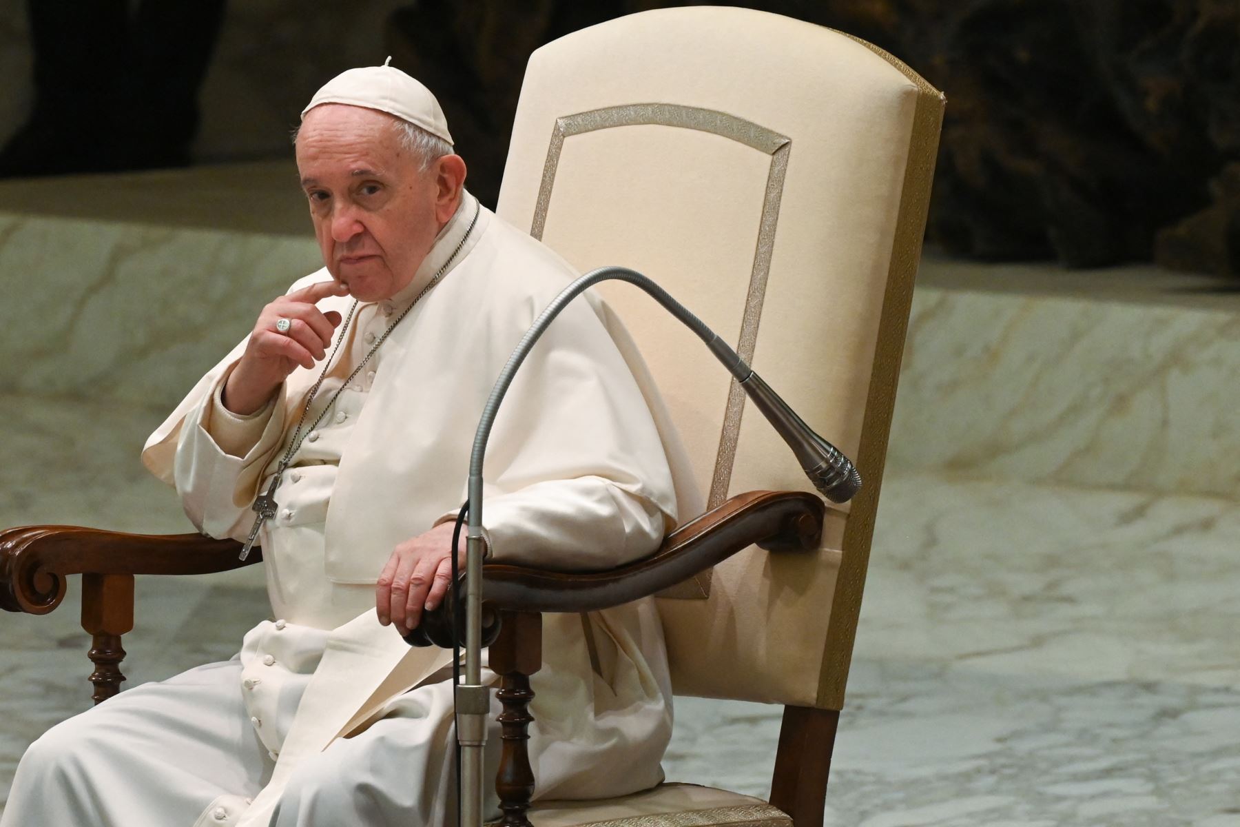 El pontífice, que el miércoles pidió "preservar al mundo de la locura de la guerra", en numerosas ocasiones ha lanzado llamados a favor de la paz y contra la guerra. Foto: AFP.