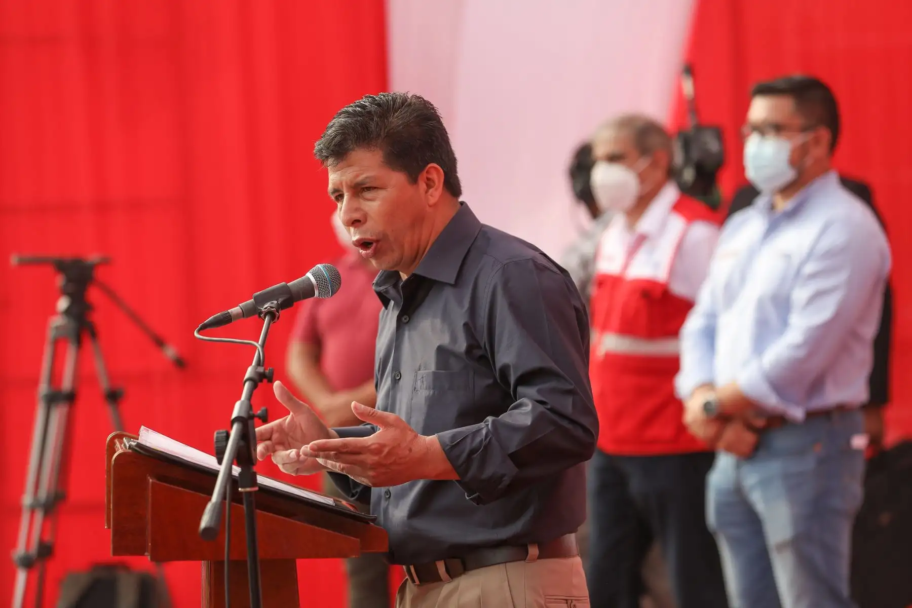 Presidente Pedro Castillo asiste al lanzamiento del Plan de Titulación Masiva y la entrega de 3,567 títulos de propiedad en la plaza de Armas de Puente Piedra. Foto: ANDINA/ Prensa Presidencia