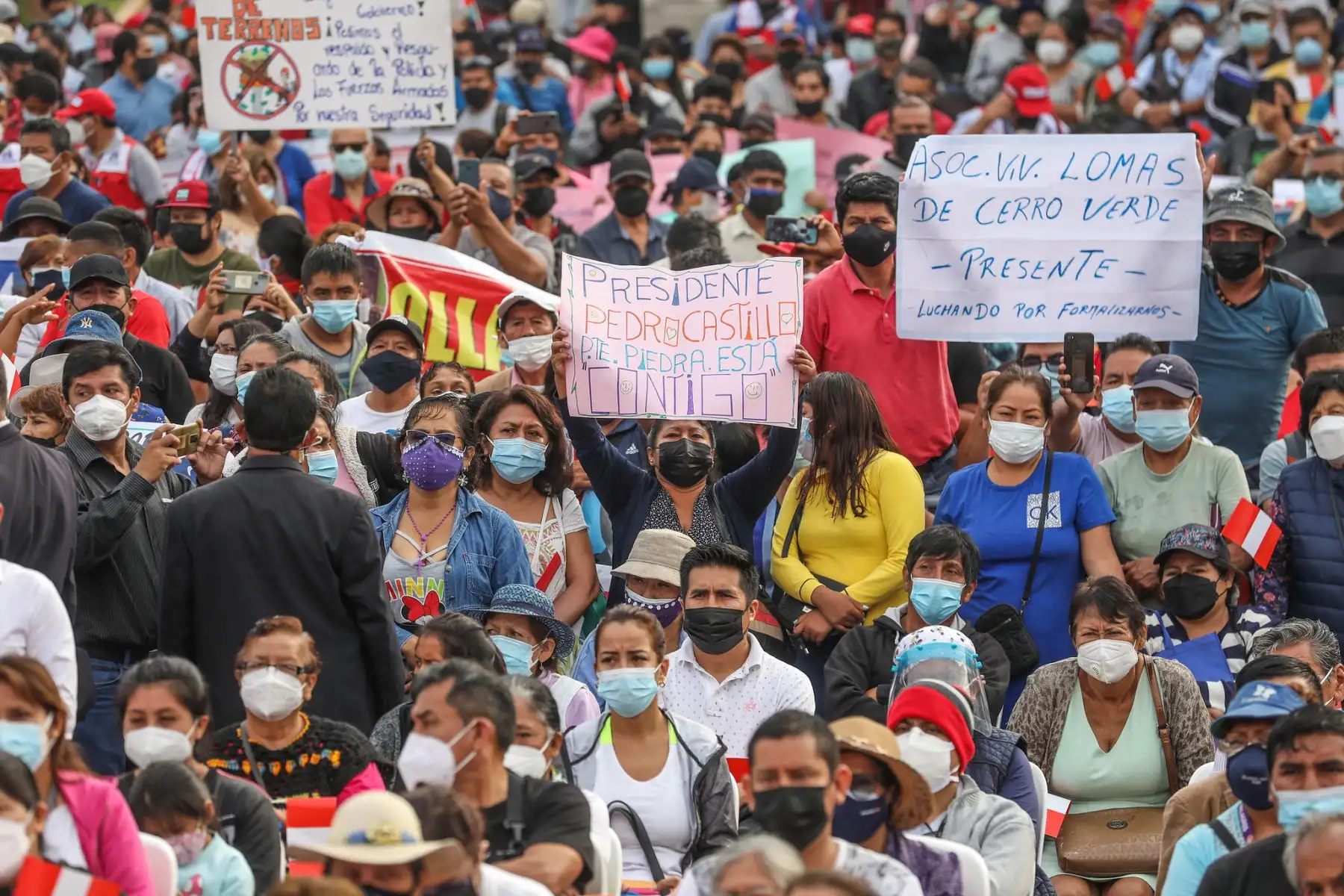 Presidente Pedro Castillo asiste al lanzamiento del Plan de Titulación Masiva y la entrega de 3,567 títulos de propiedad en la plaza de Armas de Puente Piedra. Foto: ANDINA/ Prensa Presidencia