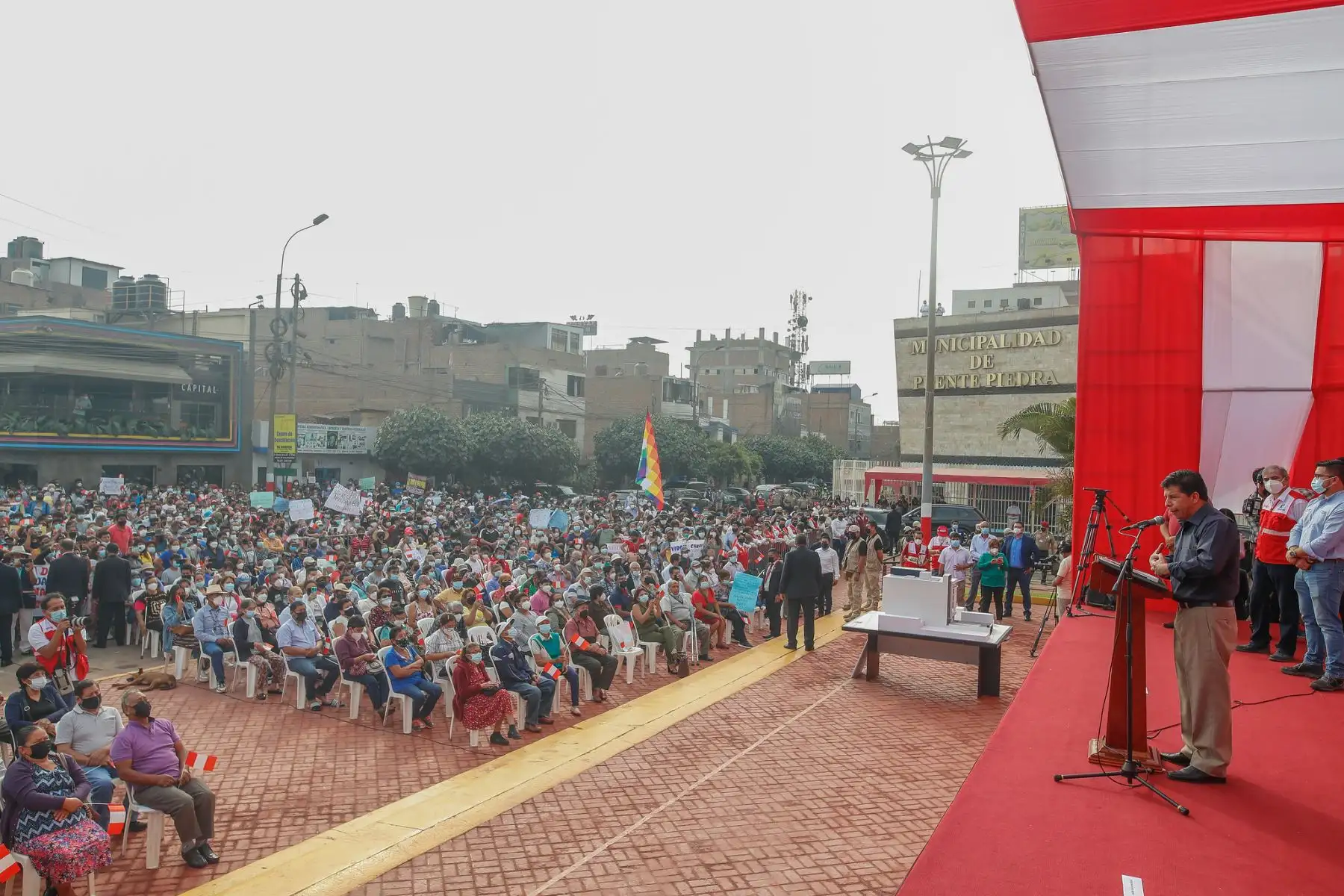Presidente Pedro Castillo asiste al lanzamiento del Plan de Titulación Masiva y la entrega de 3,567 títulos de propiedad en la plaza de Armas de Puente Piedra. Foto: ANDINA/ Prensa Presidencia