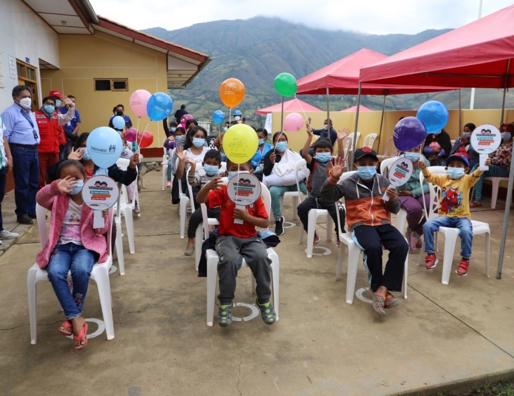 Más de 400 tambos se suman a la cruzada para vacunar contra el covid-19 a niños de comunidades rurales de la Sierra y Selva del país para iniciar de forma segura el año escolar 2022. Foto: ANDINA/difusión.