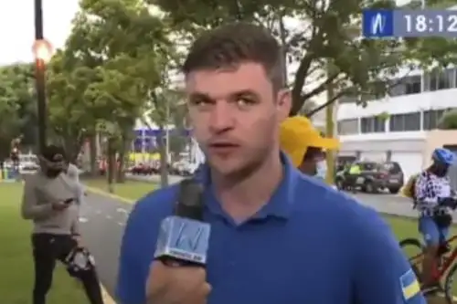 "Tengo pena de no estar en mi país ahora mismo", dijo Anton, quien reside en Lima. Foto: Captura TV.