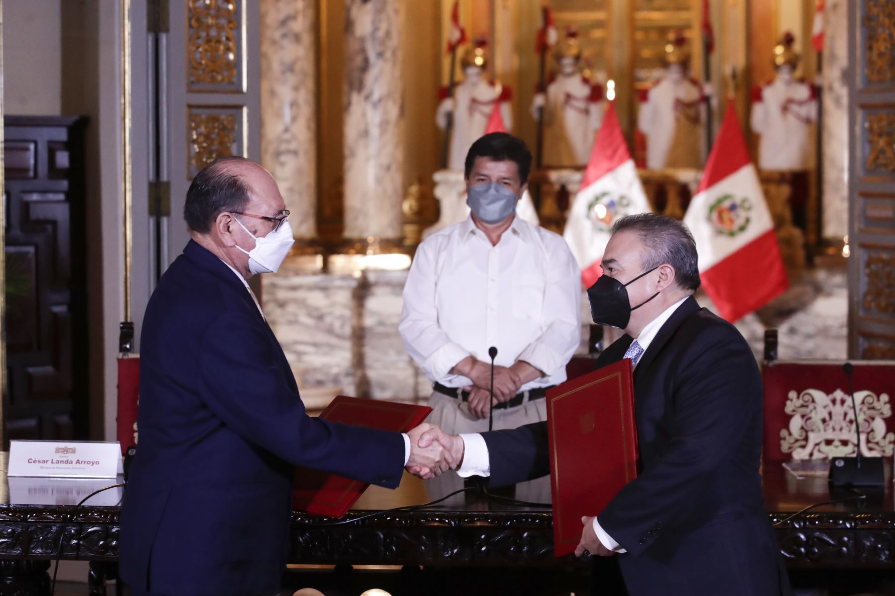 Presidente de la República, Pedro Castillo, lideró la firma del Acuerdo de Cooperación entre el Gobierno peruano y la Secretaría General de la Organización de los Estados Americanos (OEA) para la lucha contra la corrupción. Foto: ANDINA/Presidencia Perú