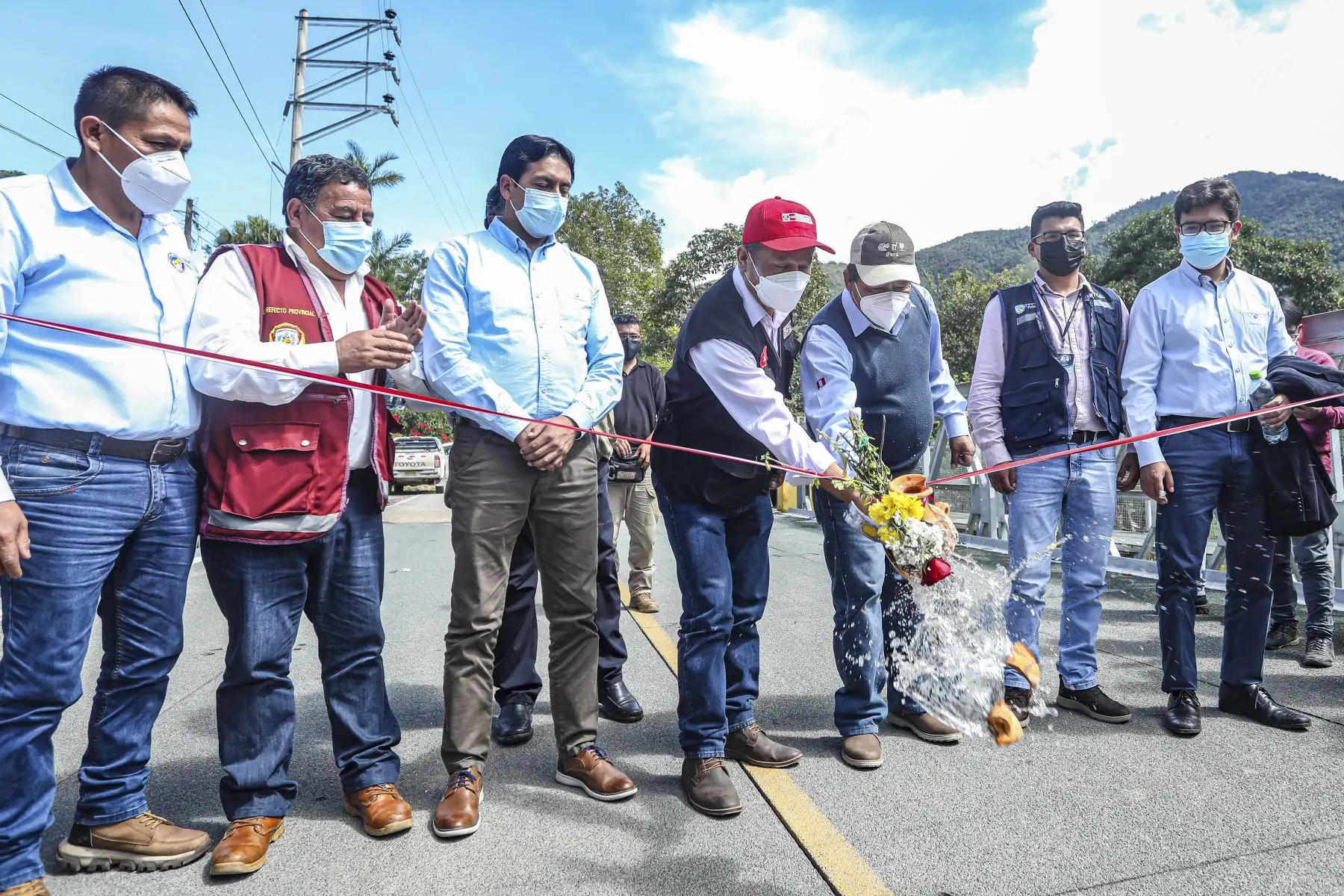 El ministro de Transportes y Comunicaciones, Juan Francisco Silva, inauguró hoy cinco puentes de estructuras metálicas en la provincia de Oxapampa, en el departamento de Pasco. Foto: MTC