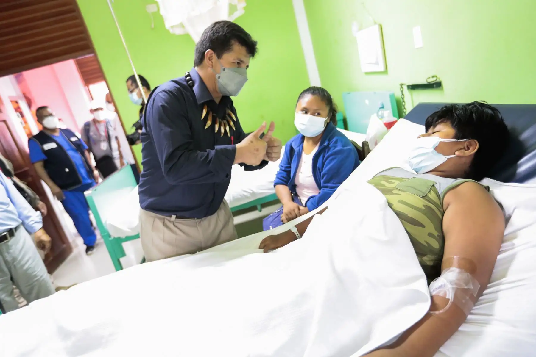 El presidente Pedro Castillo, junto con los titulares de la PCM y Minsa, visitó el Hospital Santa Rosa de Puerto Maldonado para constatar la atención a la población. Además, lideró la entrega de equipamiento médico para los centros de salud de la región Madre de Dios. Foto: ANDINA/Prensa Presidencia