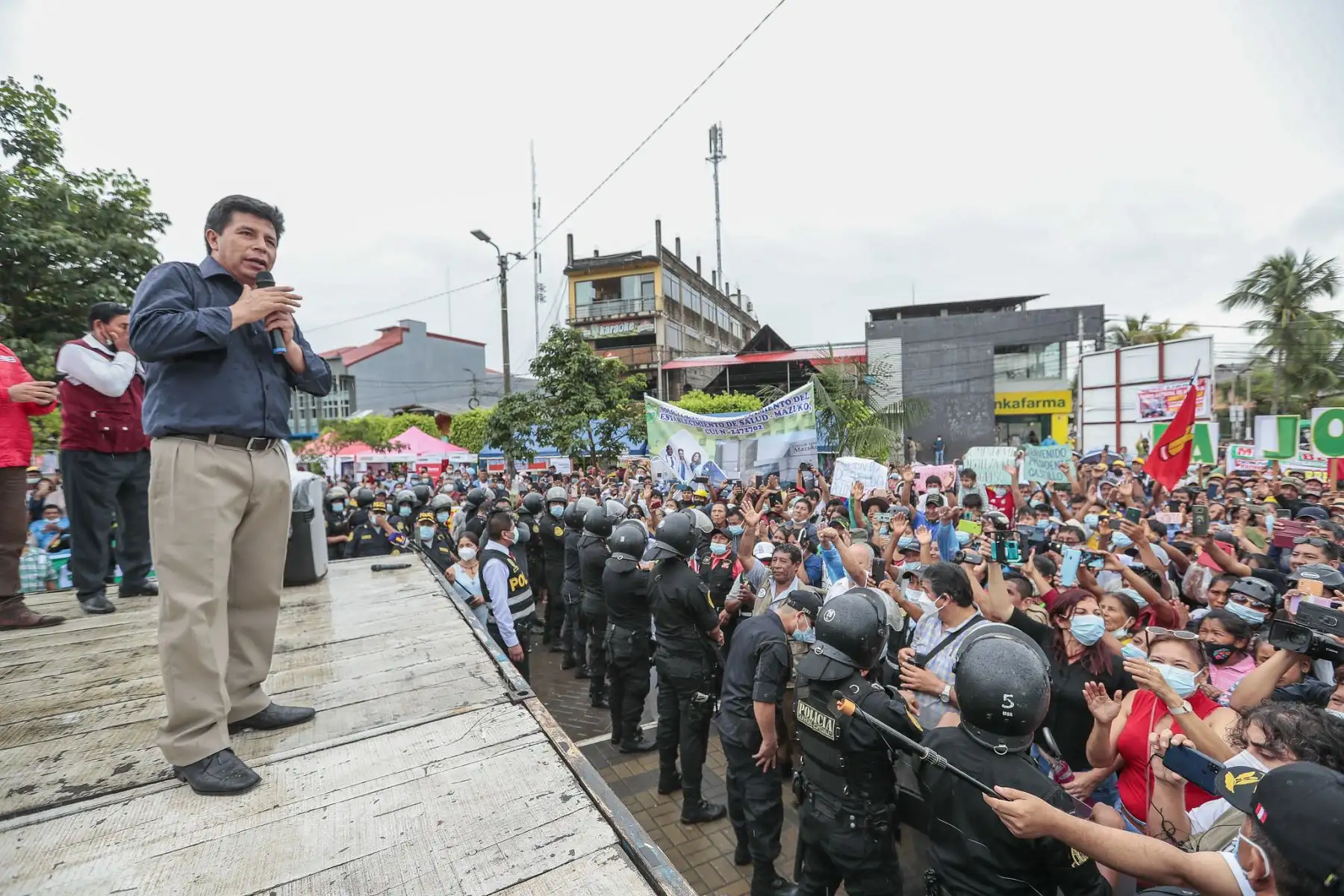 Presidente Pedro Castillo sostiene encuentro con la población en la plaza de Armas de Madre de Dios.
Foto: ANDINA( Presidencia