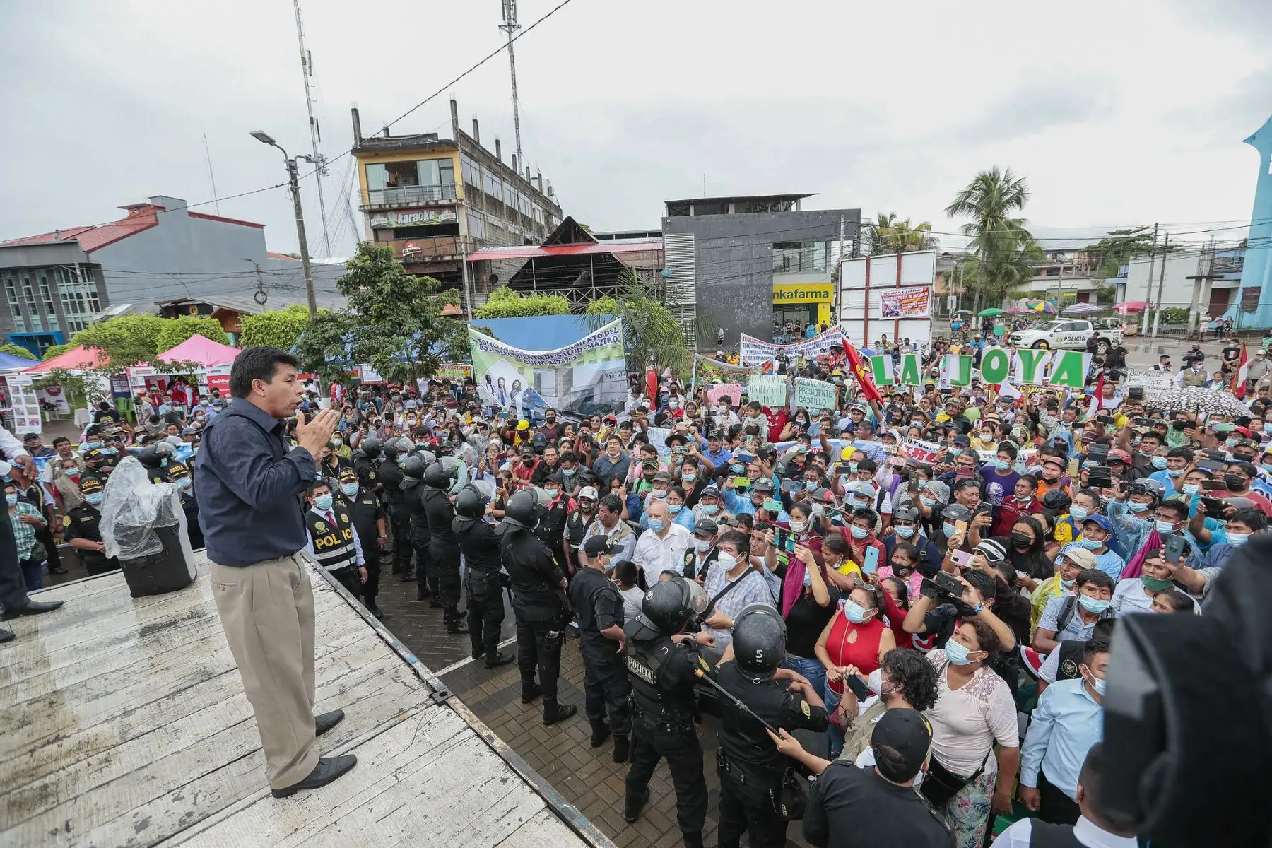 Presidente Pedro Castillo sostiene encuentro con la población en la plaza de Armas de Madre de Dios.
Foto: ANDINA( Presidencia