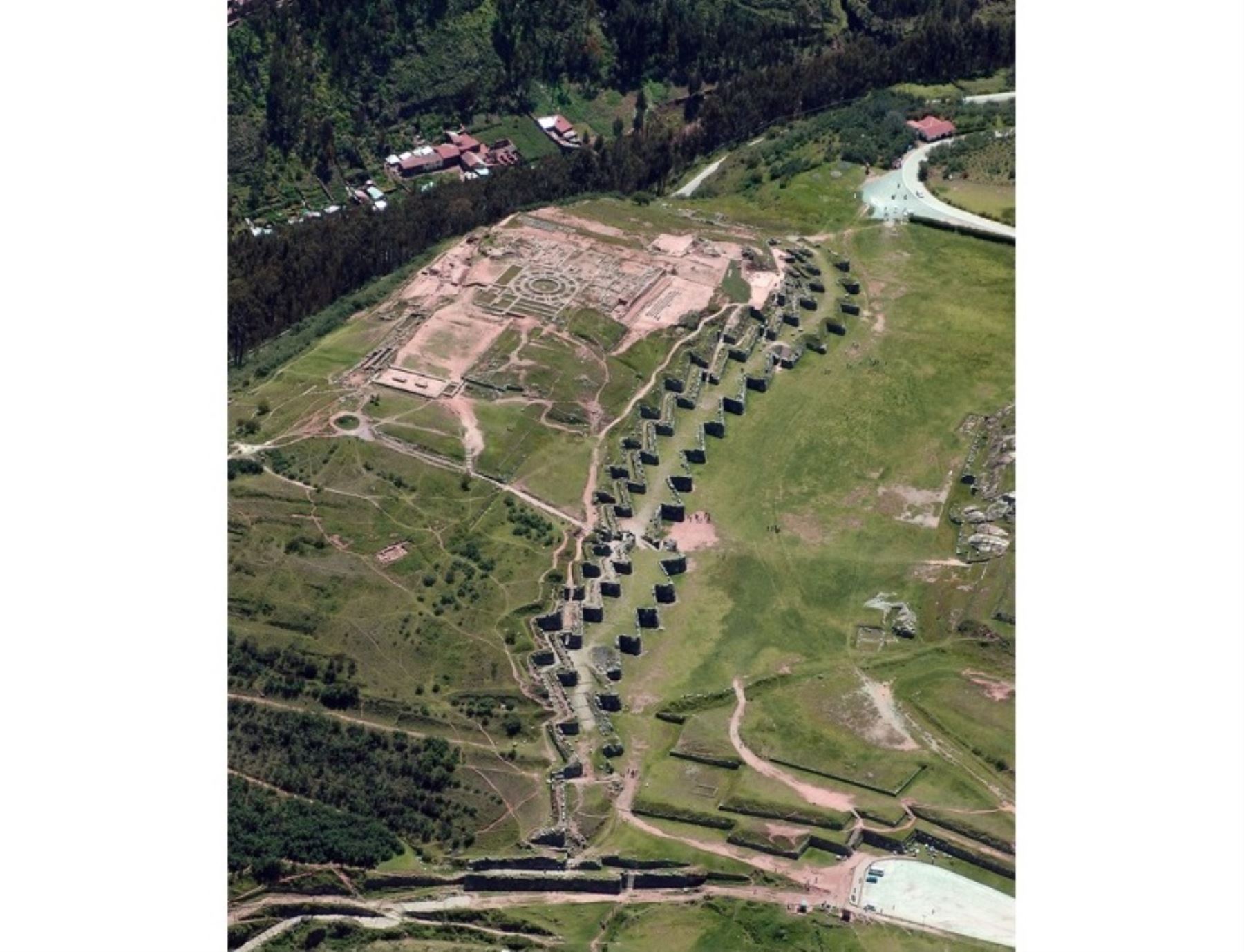 Autoridades de Cusco advierten lotización y venta ilegal de terrenos en el interior del parque arqueológico Sacsayhuamán.