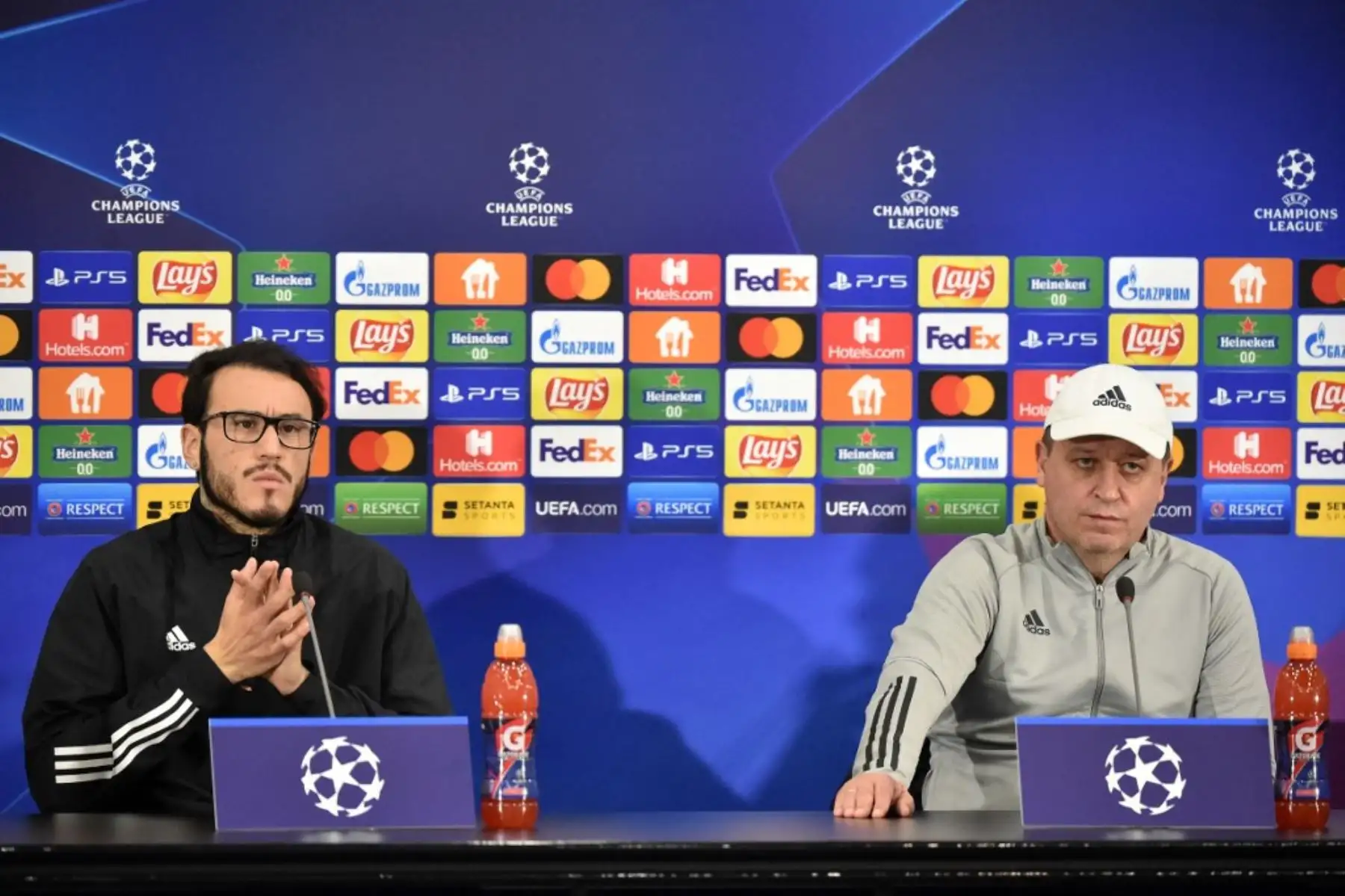 Yuriy Vernydub junto a Dulanto en conferencia de prensa