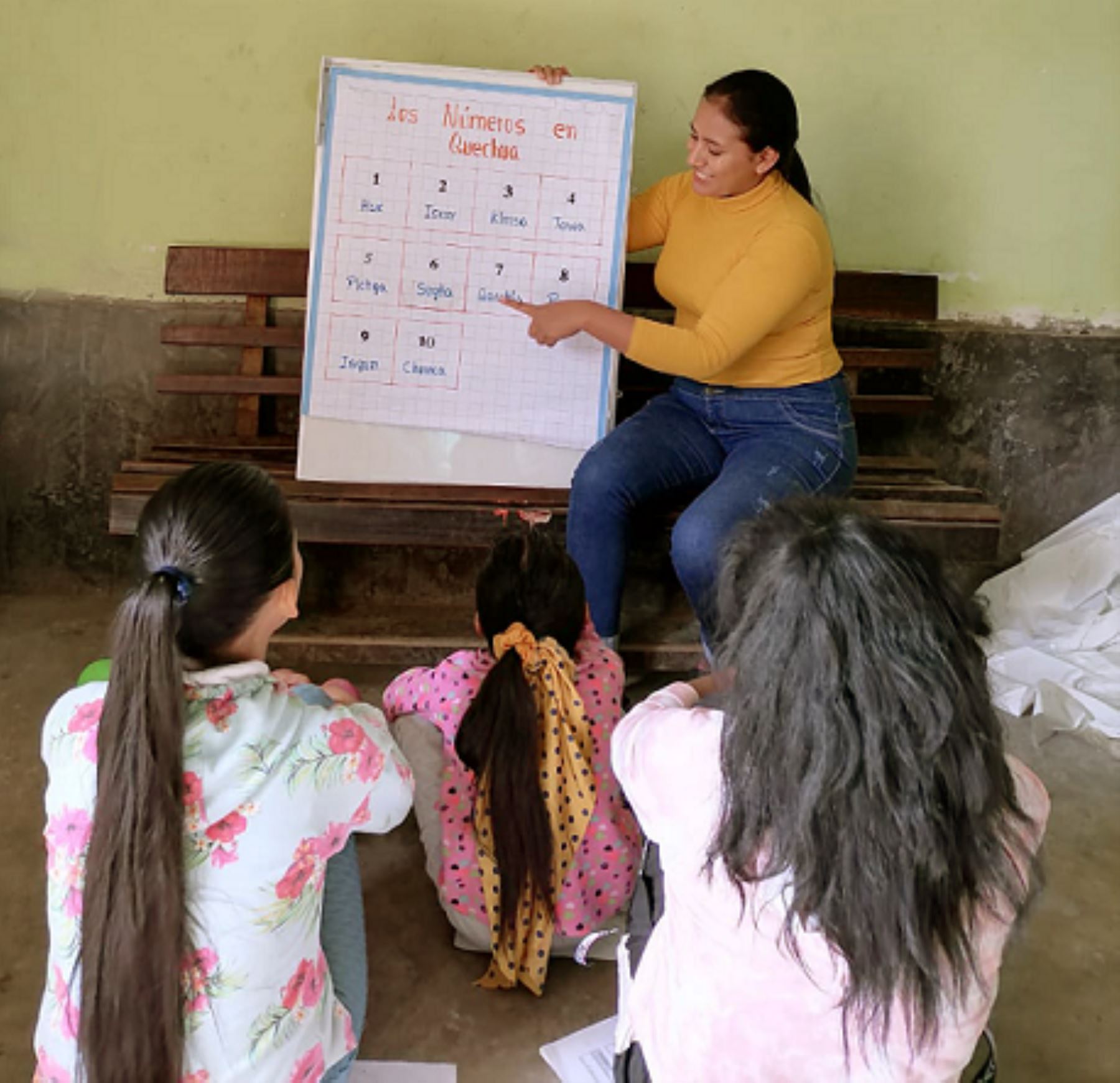 En su cuenta, la joven becaria del Pronabec comparte videos sobre palabras básicas en su lengua y las costumbres de su comunidad. Foto: Pronabec