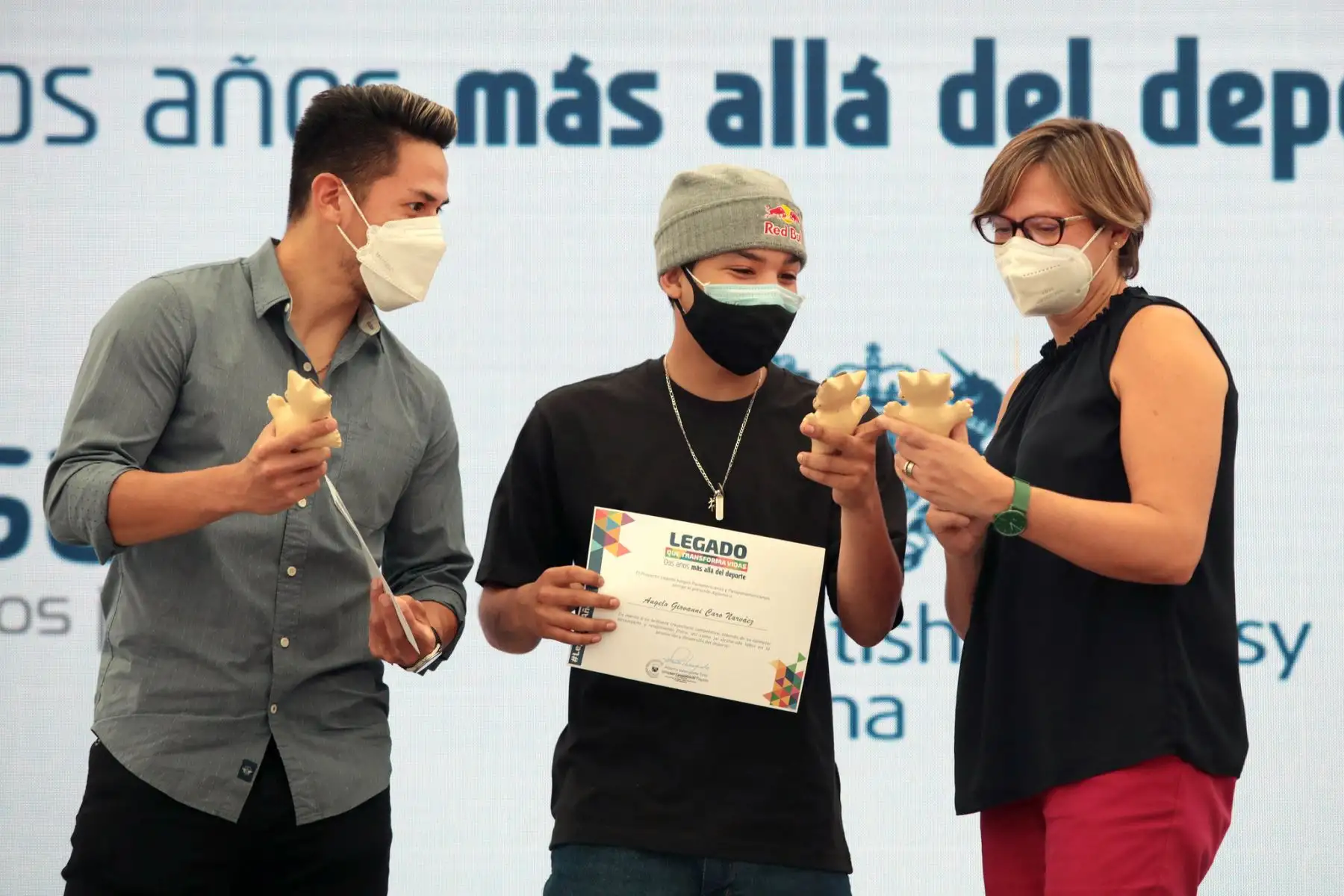 Junto a destacados atletas y Para atletas, voluntarios, colaboradores y autoridades, Legado conmemoró 2 años contribuyendo a la sostenibilidad de las sedes  en beneficio del alto rendimiento y la comunidad más allá del deporte y transformando vidas.
Foto: Legado