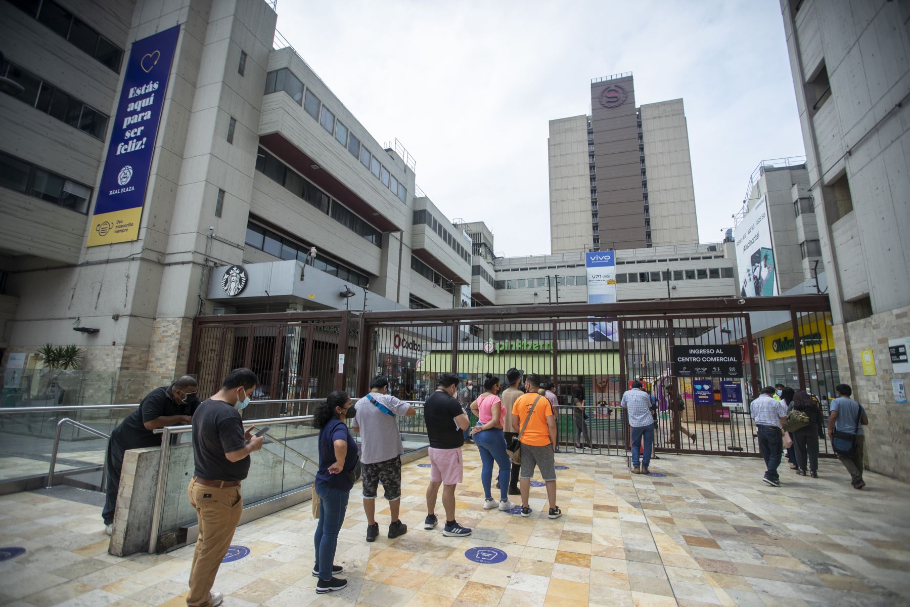 Los centros comerciales vuelven a funcionar con un aforo de 100 %, en aplicación de las medidas aprobadas por el Gobierno. Foto: ANDINA/Carla Patiño
