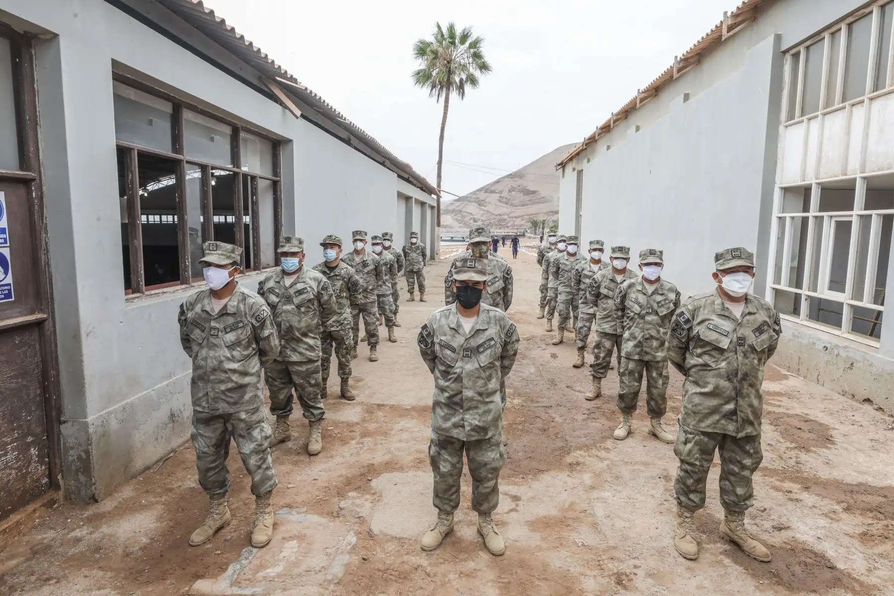 Continuando con su estrategia de proteger a más peruanos contra la temida enfermedad, EsSalud llegó a la isla San Lorenzo, frente a las costas del Callao, donde se ubica una base militar, para vacunar contra el covid-19 al personal de la Marina .
Foto: EsSalud