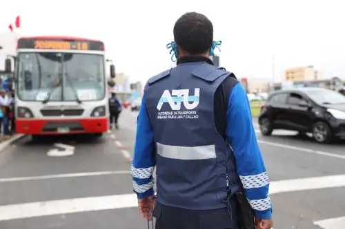 Programa busca potenciar los conocimientos técnicos y habilidades blandas de los orientadores, controladores operacionales de vía, personal de seguridad y fiscalizadores de la ATU y de 41 municipales distritales.  ANDINA/Jhonel Rodríguez Robles