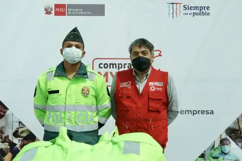 Las 25,969 piezas entregadas hoy forman parte de un total 137,380 prendas de vestir producidas por las mypes para la Policía Nacional del sur del país.