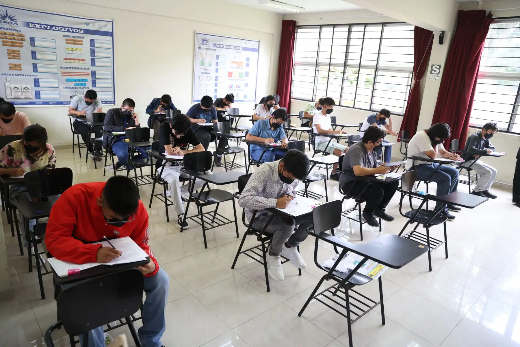 Con todos los protocolos de bioseguridad garantizados y respetando las medidas sanitarias nacionales, la Universidad Nacional de Ingeniería (UNI), lleva a cabo su examen de ingreso de manera presencial, que se realizará los días 01, 03 y 05 de marzo, para los más de 5 mil postulantes inscritos al Concurso de Admisión 2022-1.  Foto: ANDINA/ Jhonel Rodríguez