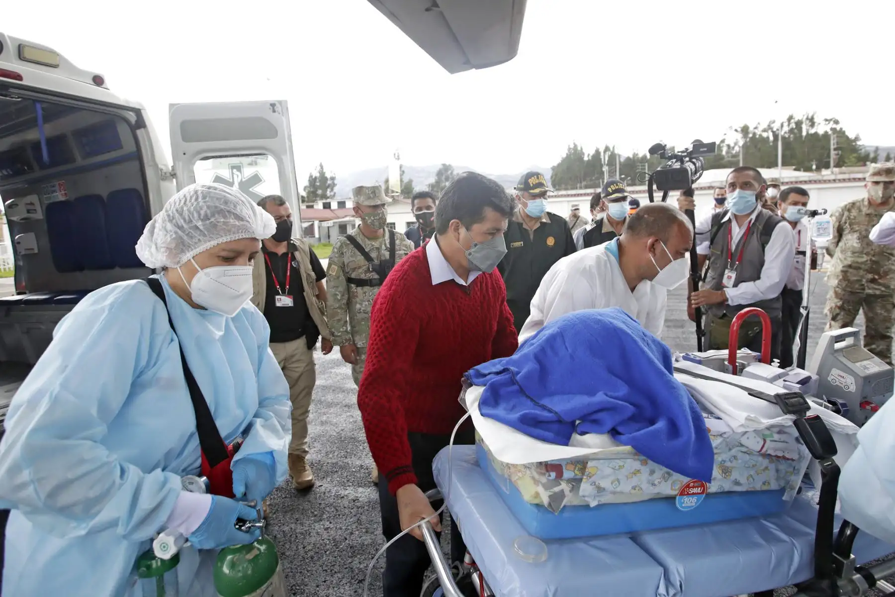 Presidente de la República, Pedro Castillo, supervisa evacuación aeromédica de un paciente menor de edad en Cajamarca.
Foto: ANDINA/Prensa Presidencia