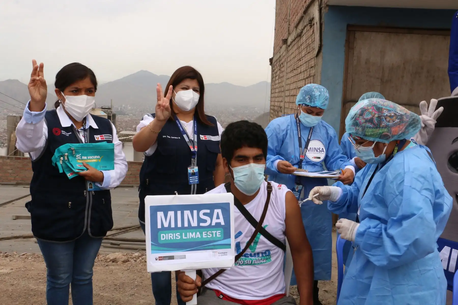 Ministerio de Salud promueve las brigadas de vacunación en el A.H El Amauta del distrito  El Agustino.
Foto: Minsa