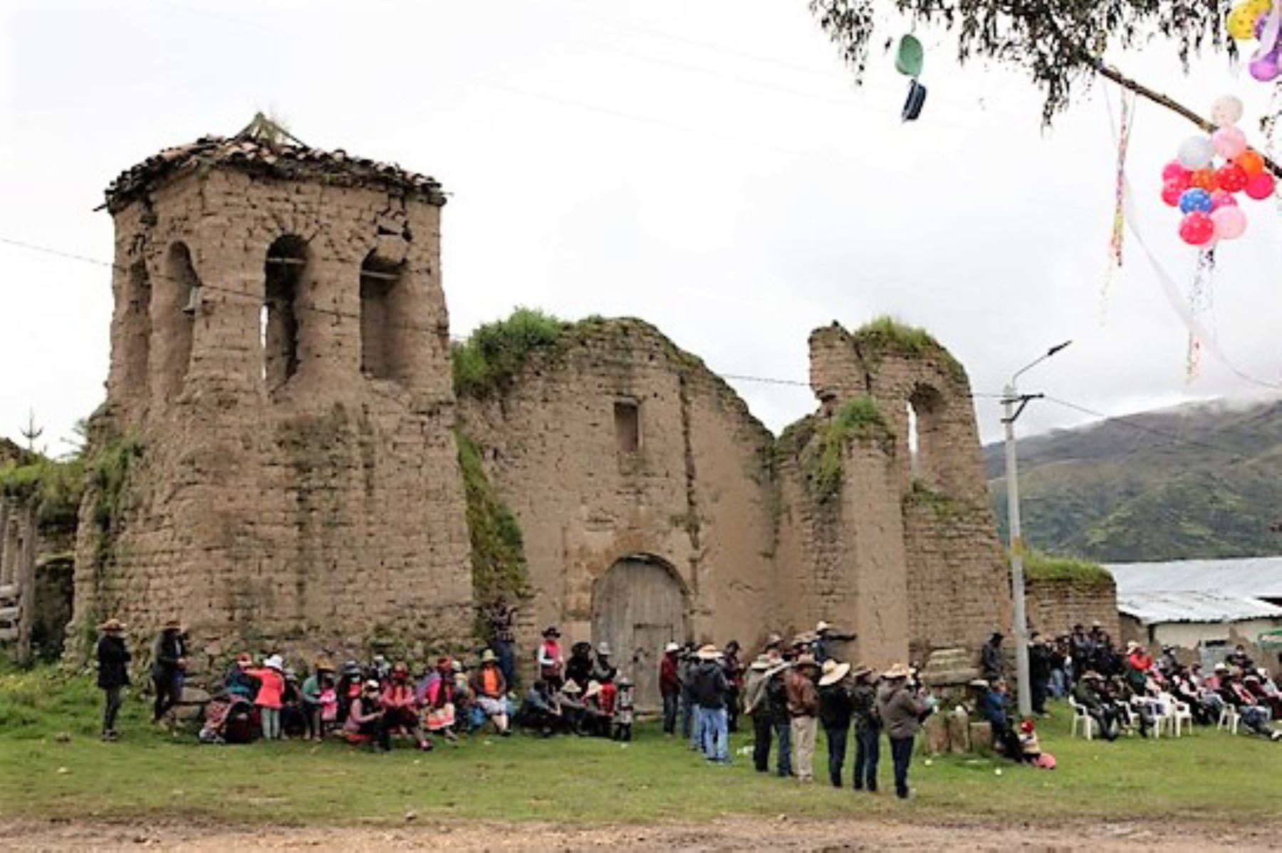 El Ministerio de Cultura entregó la declaratoria de Monumento integrante del Patrimonio Cultural de la Nación a las estructuras del Templo Santiago Apóstol de Totora.