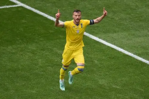 Yarmolenko  pide a sus pares rusos que expresen sobre su posición con respecto a los ataques de su país a Ucrania