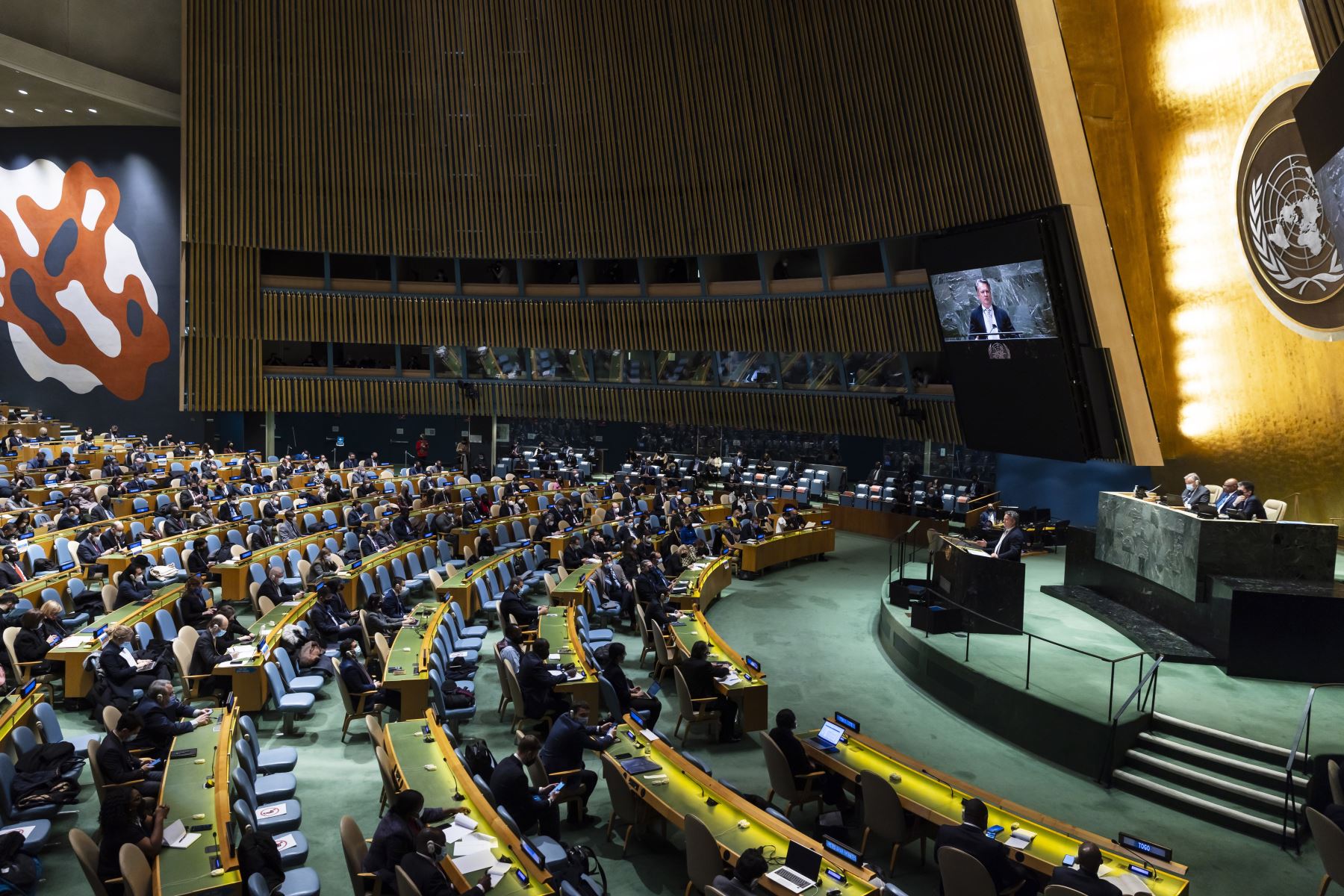El Embajador de Ucrania ante las Naciones Unidas, Sergiy Kyslytsya, se dirige a una sesión de emergencia de la Asamblea General de las Naciones Unidas convocada para considerar una resolución que condena la invasión rusa de Ucrania en la sede de las Naciones Unidas en Nueva York.
Foto: EFE