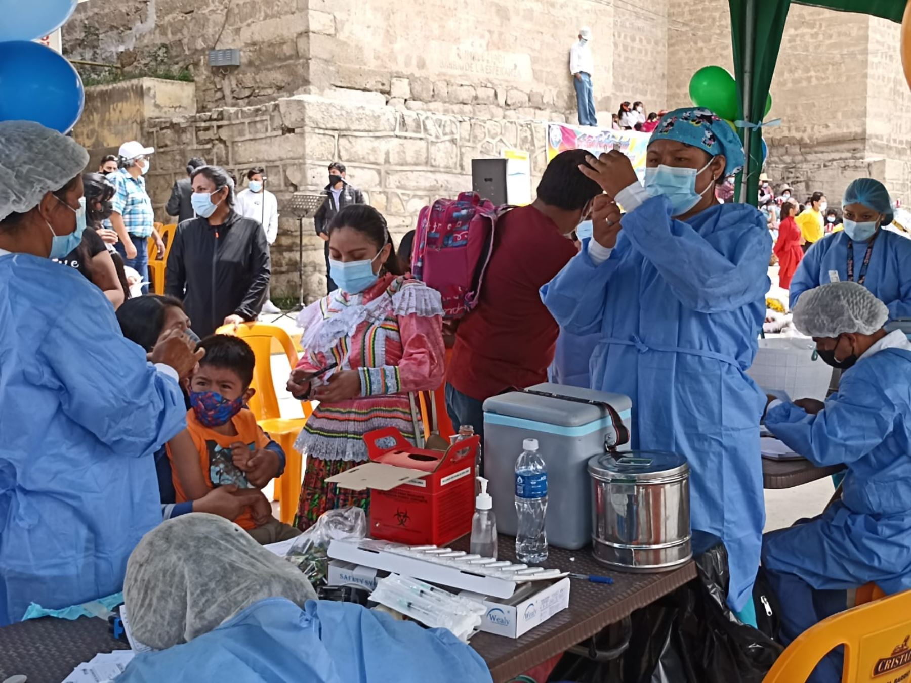 Brigadas de Salud iniciaron la aplicación de la tercera dosis de la vacuna contra el covid-19 a menores de 5 a 11 años en la ciudad de Chimbote. ANDINA/Difusión
