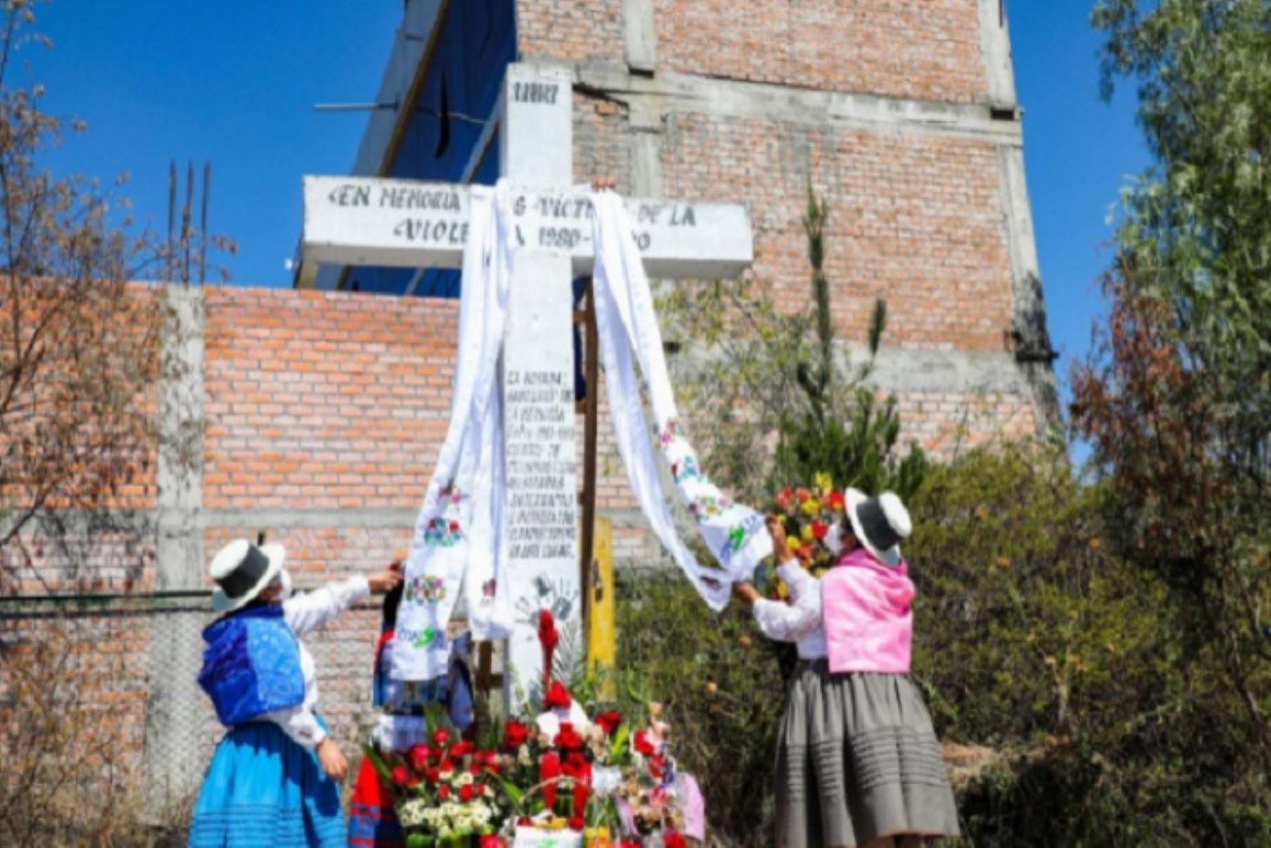 El proyecto del Santuario de la Memoria de La Hoyada, contempla el acondicionamiento con espacios equipados, mobiliarios de ambientes de capilla Samay Wasi, museo y otros.