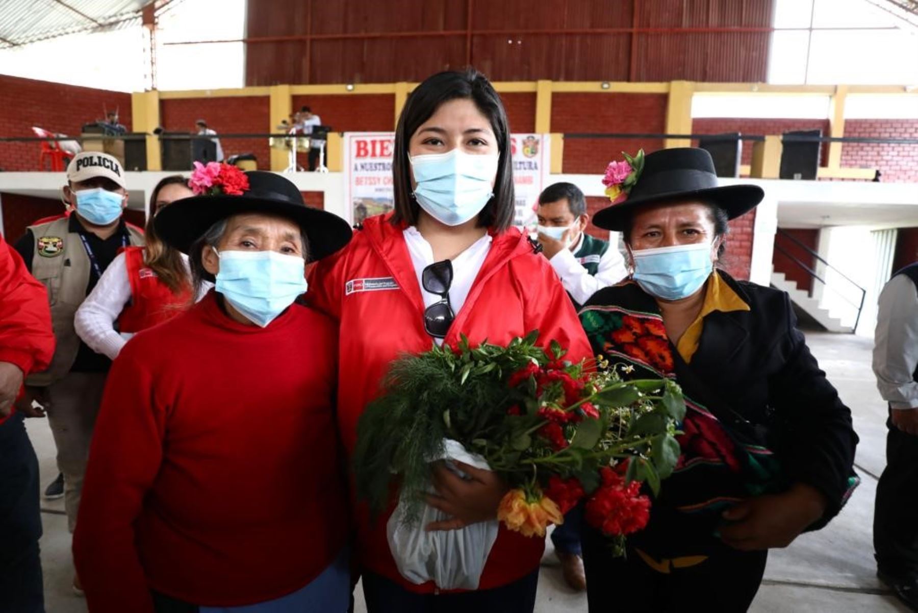 La ministra Betssy Chavez (Trabajo) saludó la firma de un convenio que beneficiará a mujeres agricultoras.