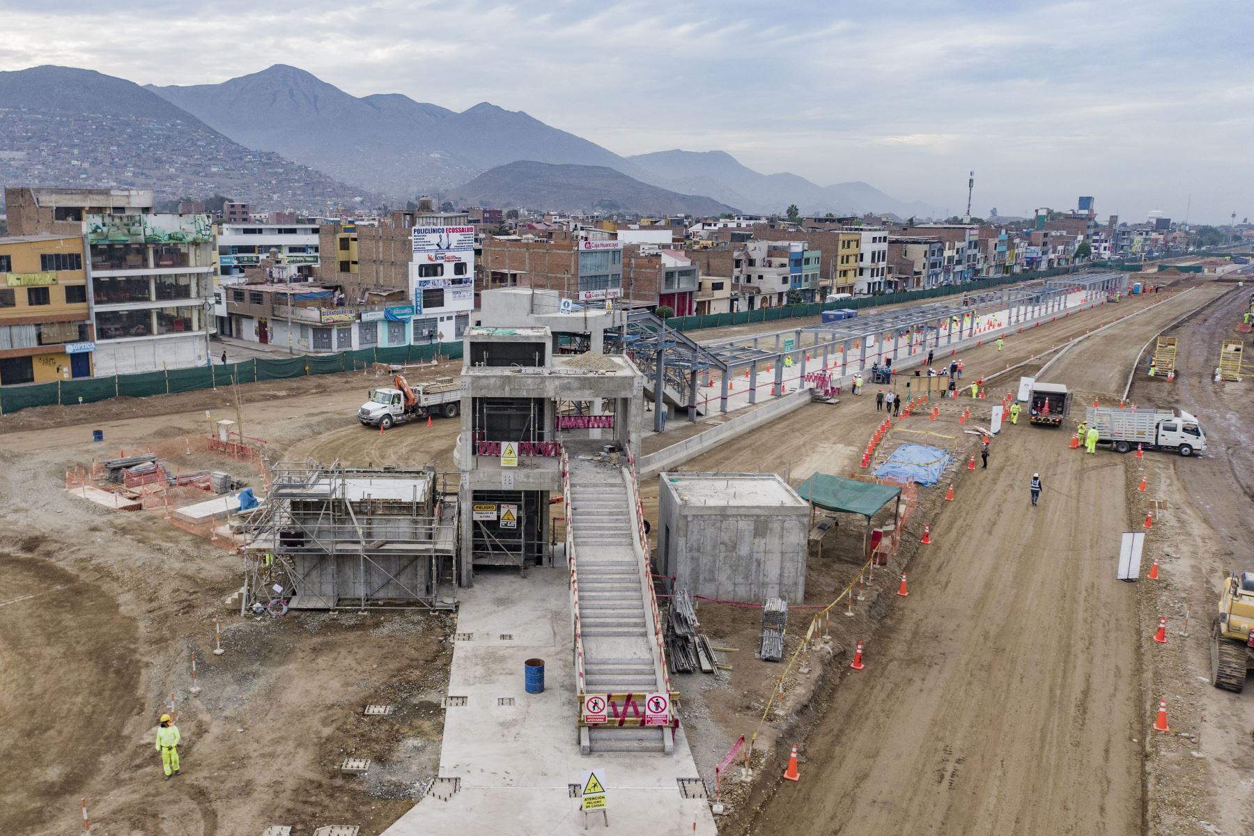 Estructura de dos niveles contará con accesos para buses y usuarios, pasarela elevada para peatones, zonas de embarque, corredores, escaleras y ascensores. Foto: Municipalidad Metropolitana de Lima.
