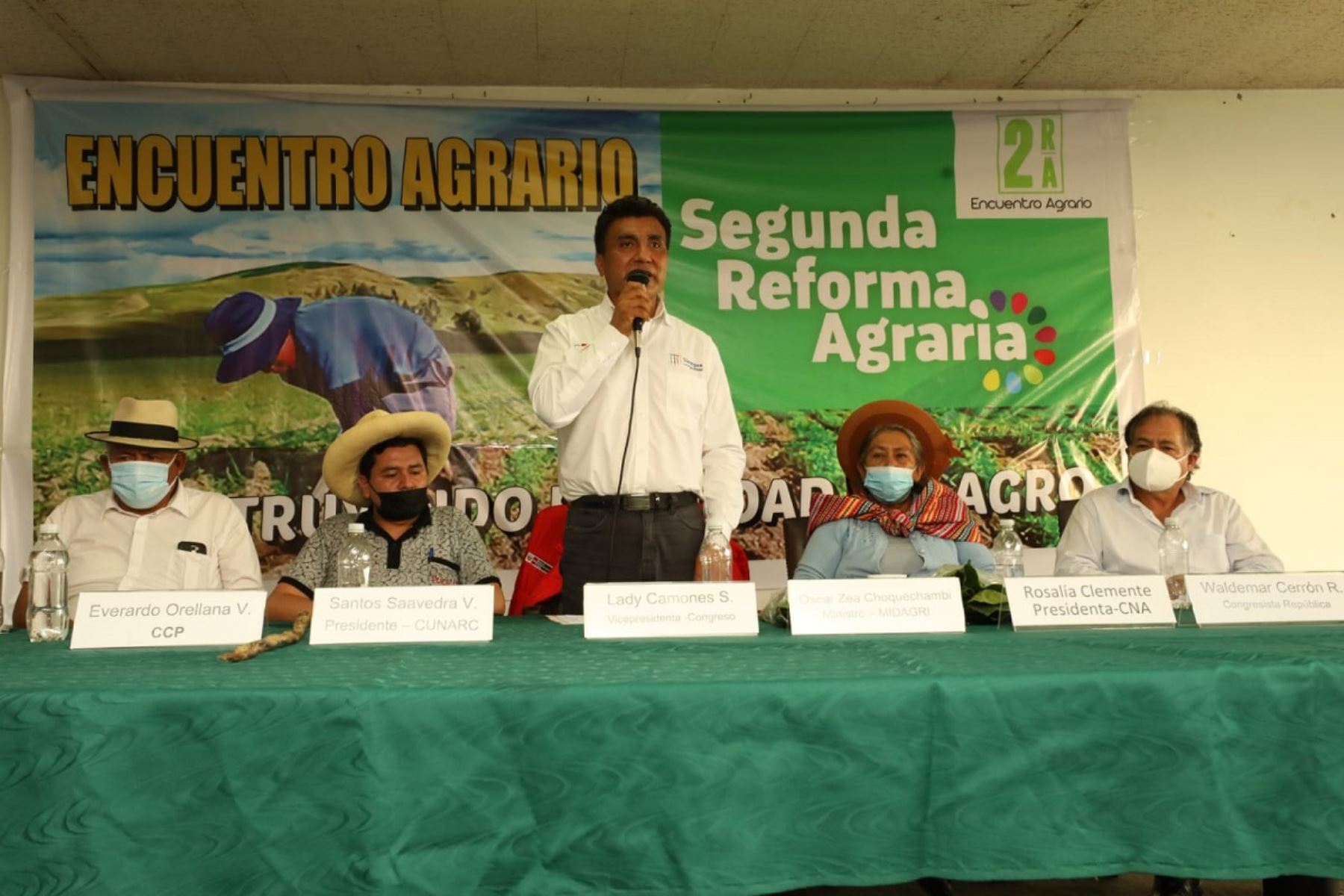 Ministro de Desarrollo Agrario y Riego, Oscar Zea, anuncia que el Gobierno enviará proyecto al Congreso para declarar en emergencia el sector agrario. Foto: Cortesía.