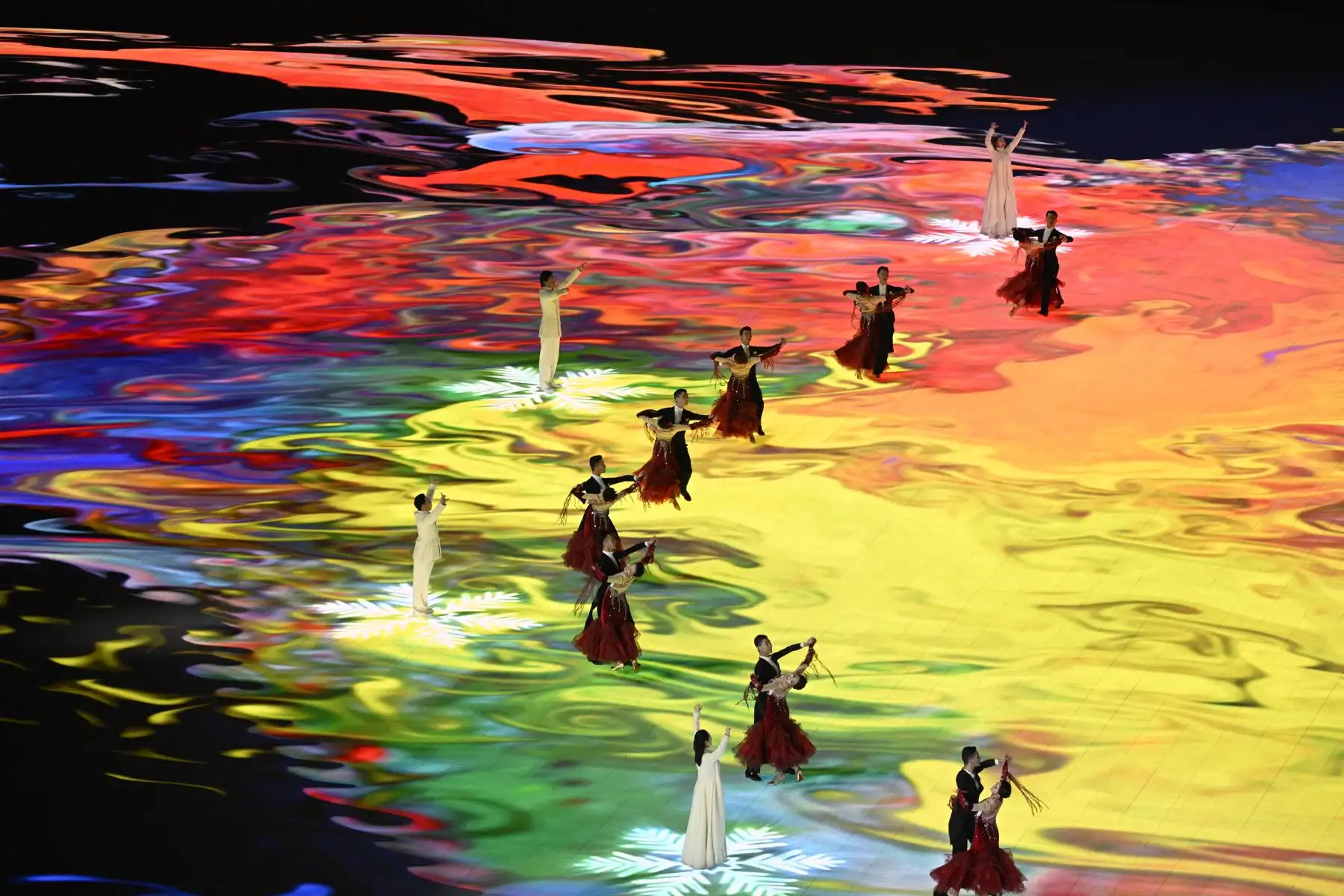 Artistas participan en la ceremonia de apertura de los Juegos Paralímpicos de Invierno de Beijing 2022 en el Estadio Nacional de Beijing. Foto: AFP