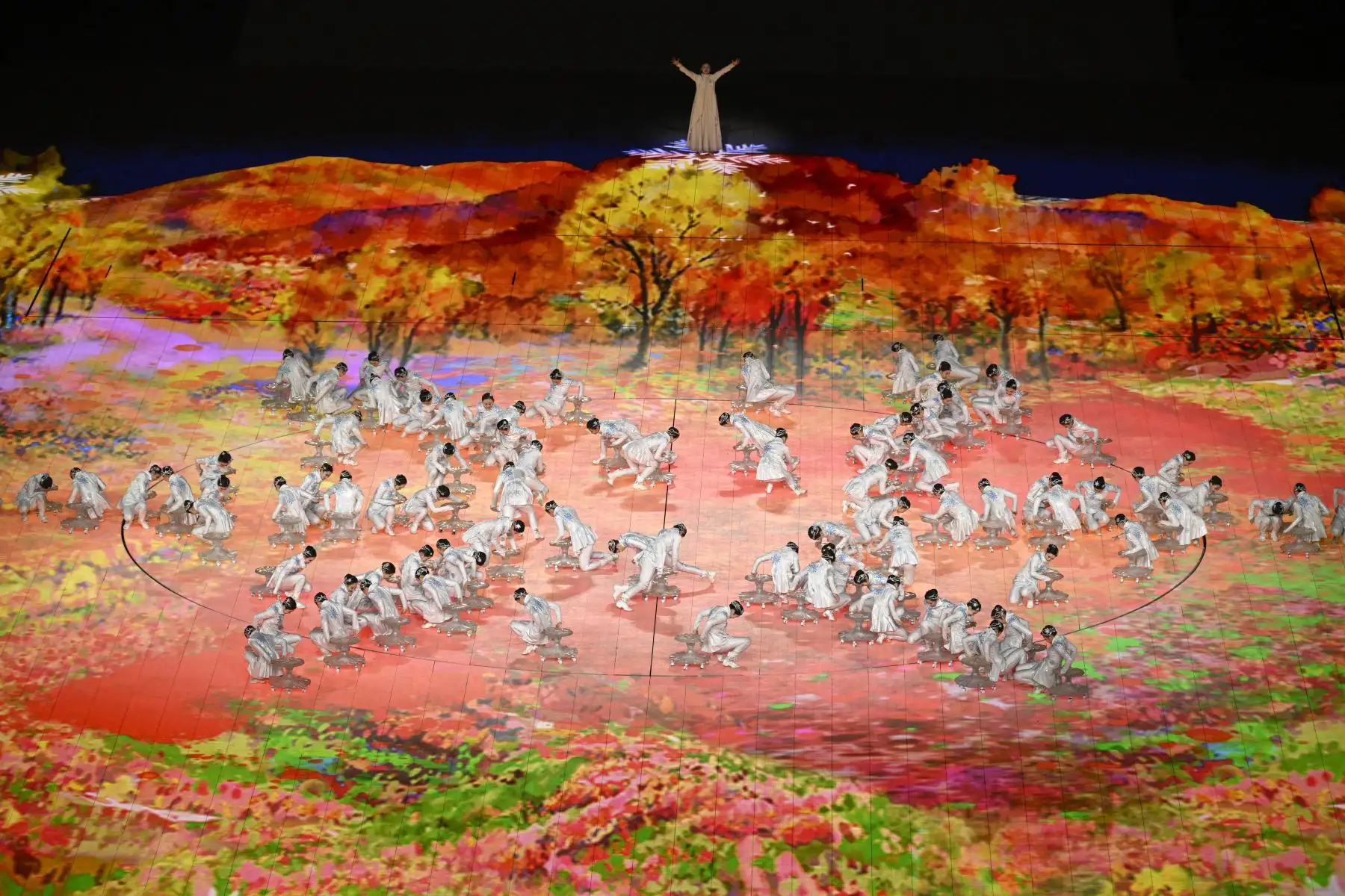 Artistas participan en la ceremonia de apertura de los Juegos Paralímpicos de Invierno de Beijing 2022 en el Estadio Nacional de Beijing. Foto: AFP