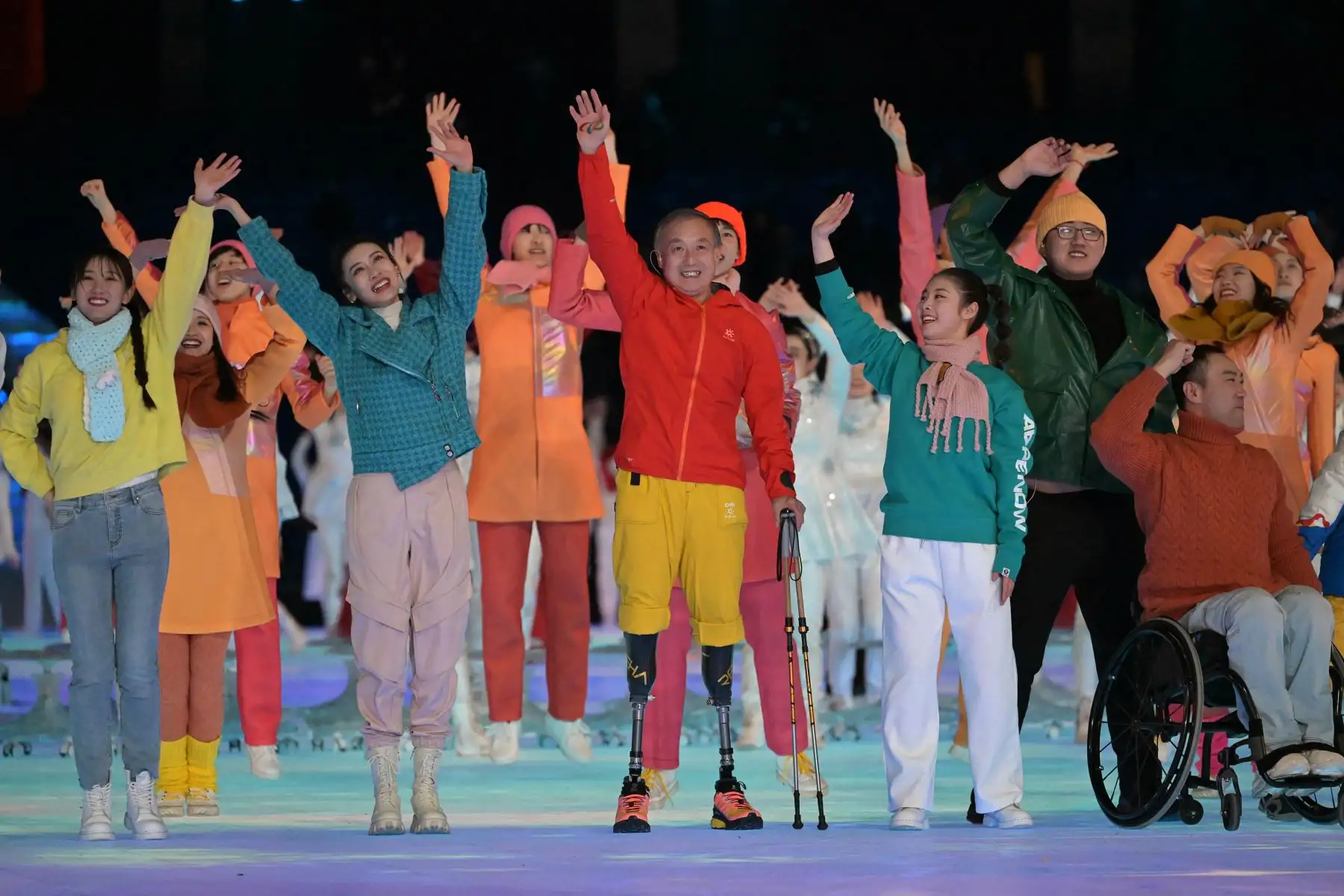 Artistas participan en la ceremonia de apertura de los Juegos Paralímpicos de Invierno de Beijing 2022 en el Estadio Nacional de Beijing. Foto: AFP
